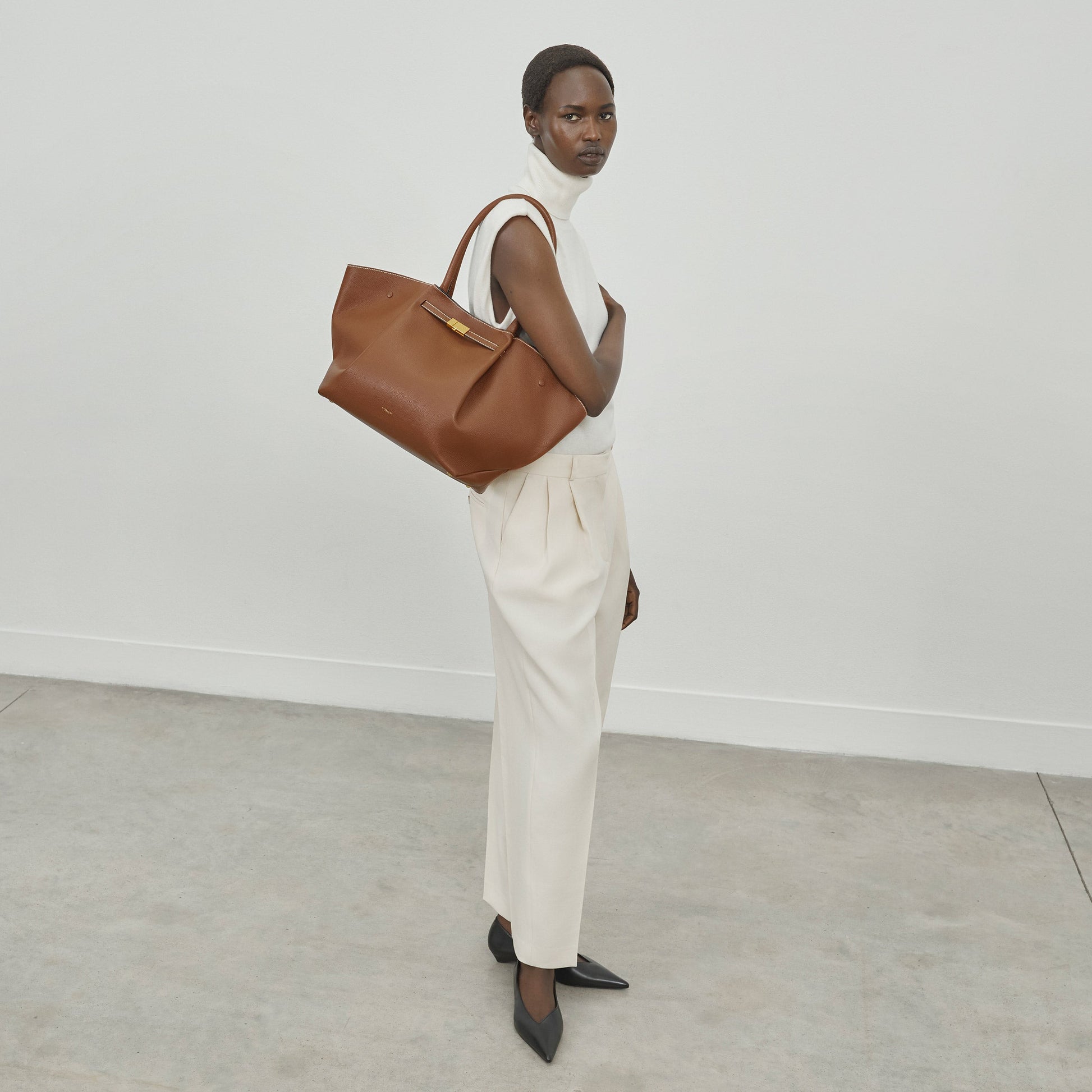 Exclusive The New York — One Size — Size tan small grain ecru stitching — Alternate View 9
