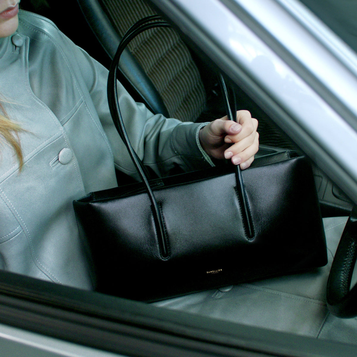 Exclusive The Stockholm Shoulder — One Size — Size black fine grain — Side View