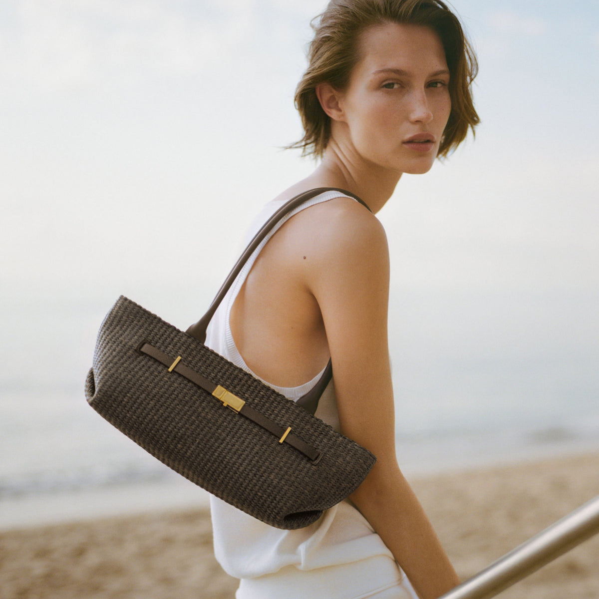 Exclusive The New York Shoulder — One Size — Size espresso raffia — Side View
