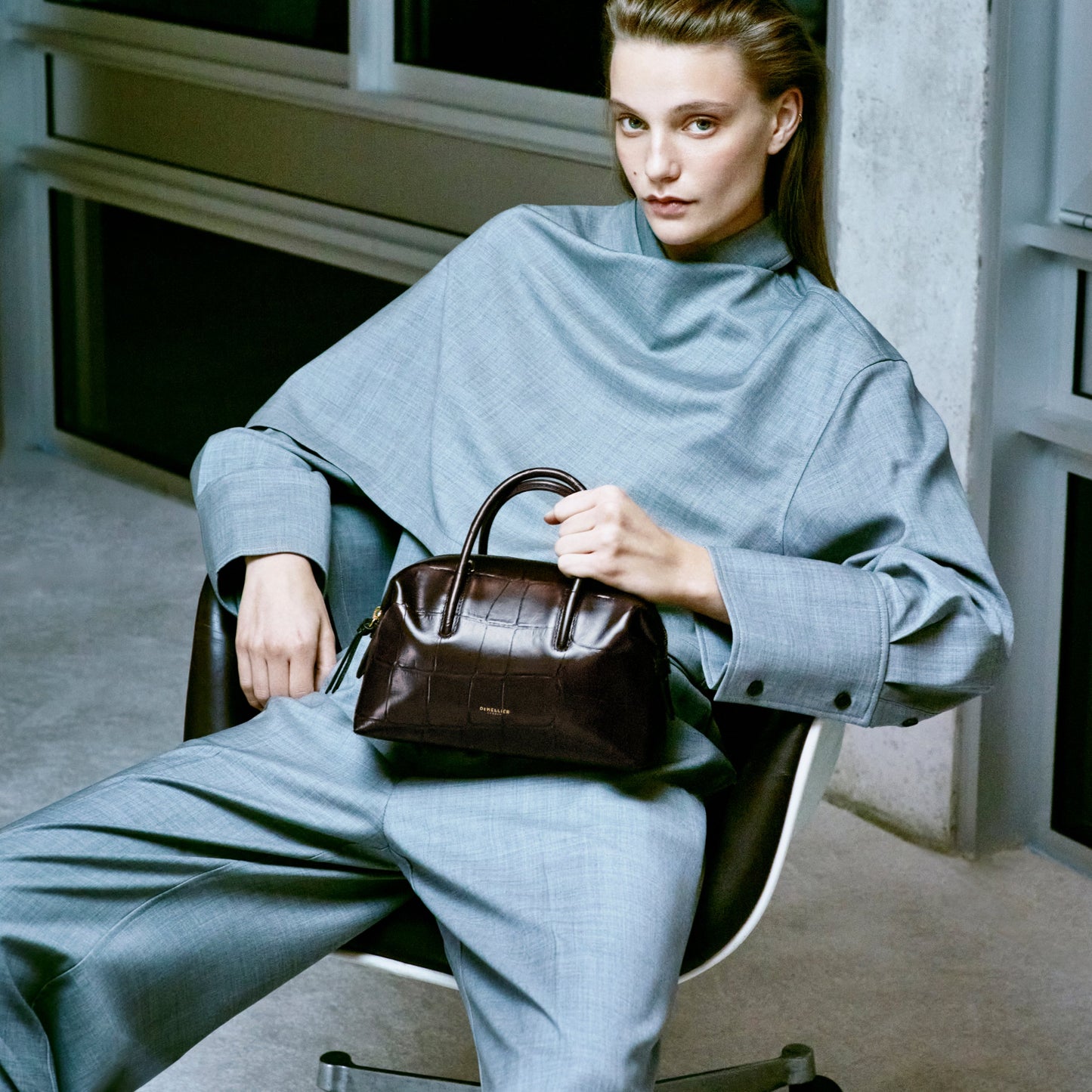 Exclusive The Small Stockholm — Small — Size dark chocolate large croc-effect — Side View