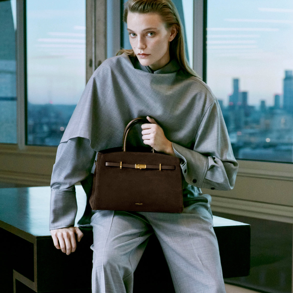 Exclusive The Midi Hudson — Midi — Size mocha suede & mocha smooth — Side View