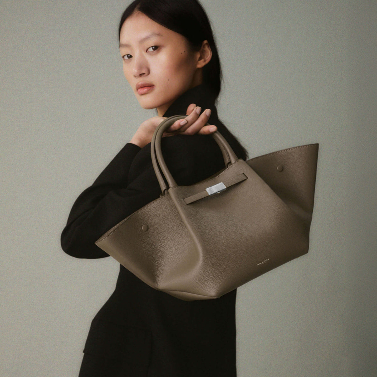 Exclusive The Midi New York — Midi — Size dark taupe small grain — Side View
