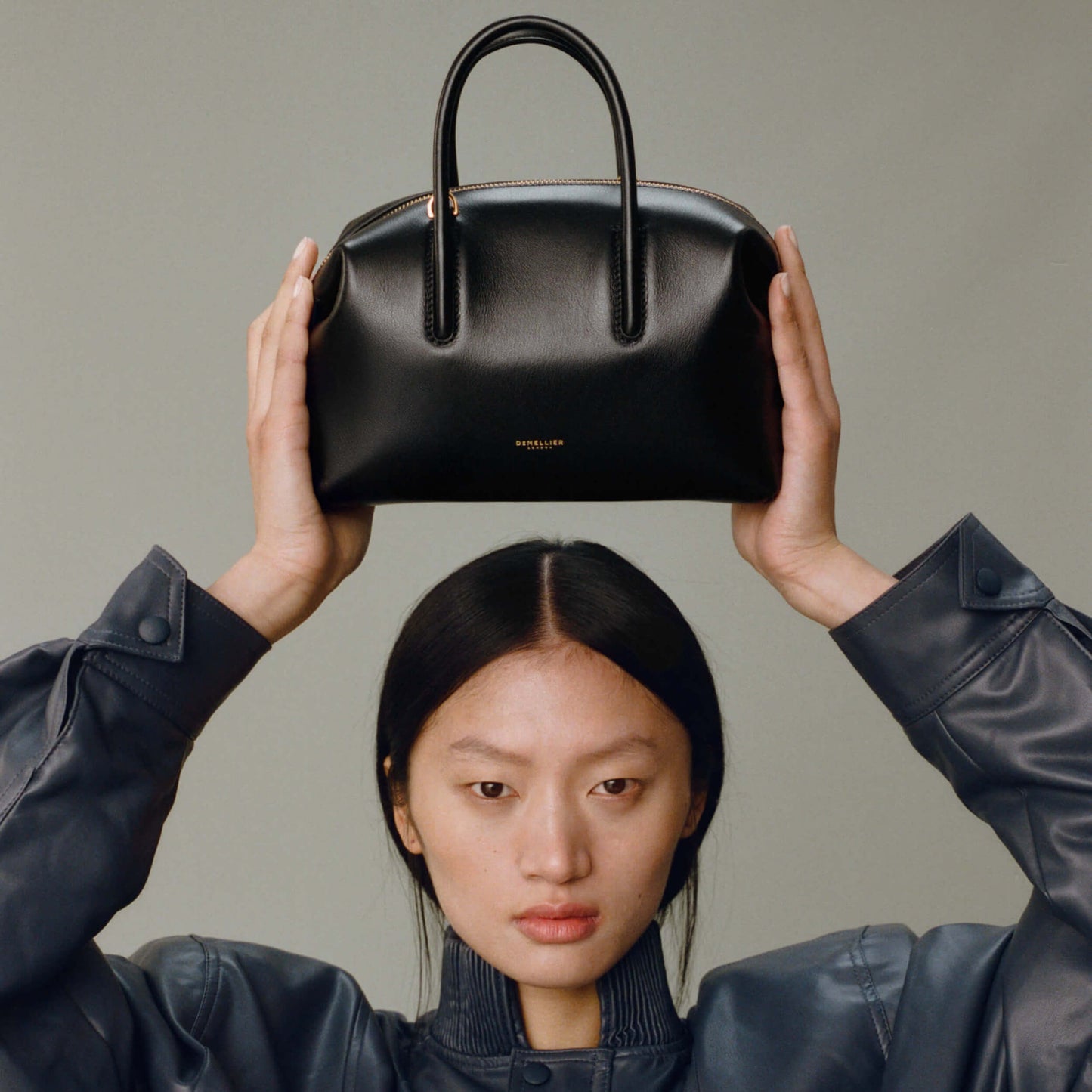 Exclusive The Small Stockholm — Small — Size black fine grain — Side View