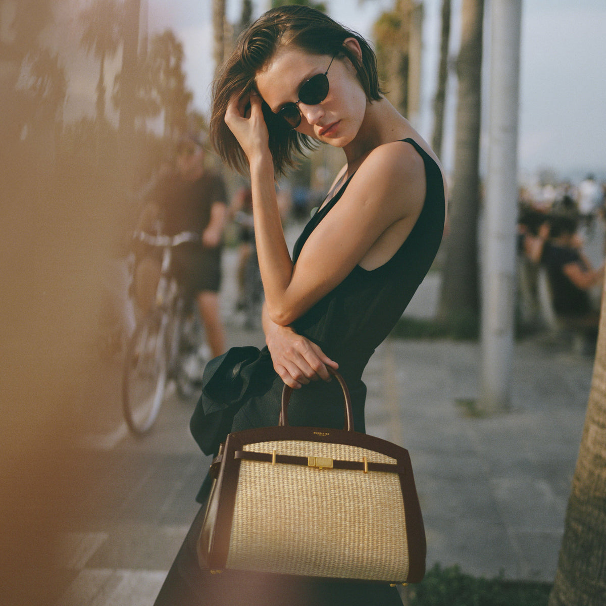 Exclusive The Midi Hudson — Midi — Size warm raffia & mocha smooth — Side View