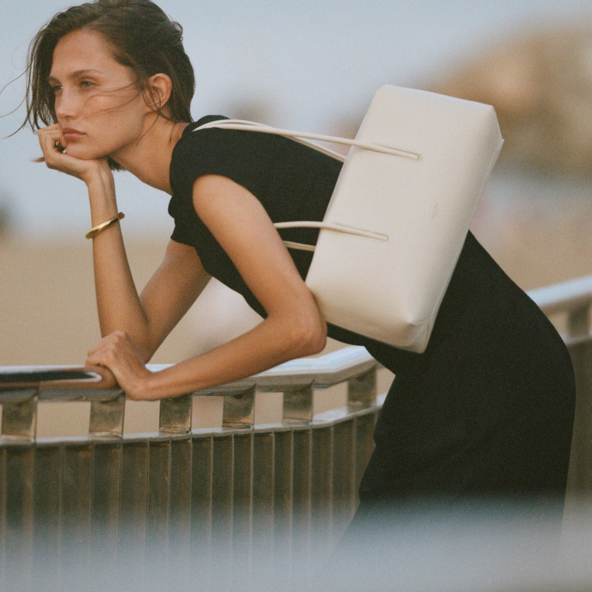 Exclusive The Stockholm Shoulder — One Size — Size chalk fine grain — Side View