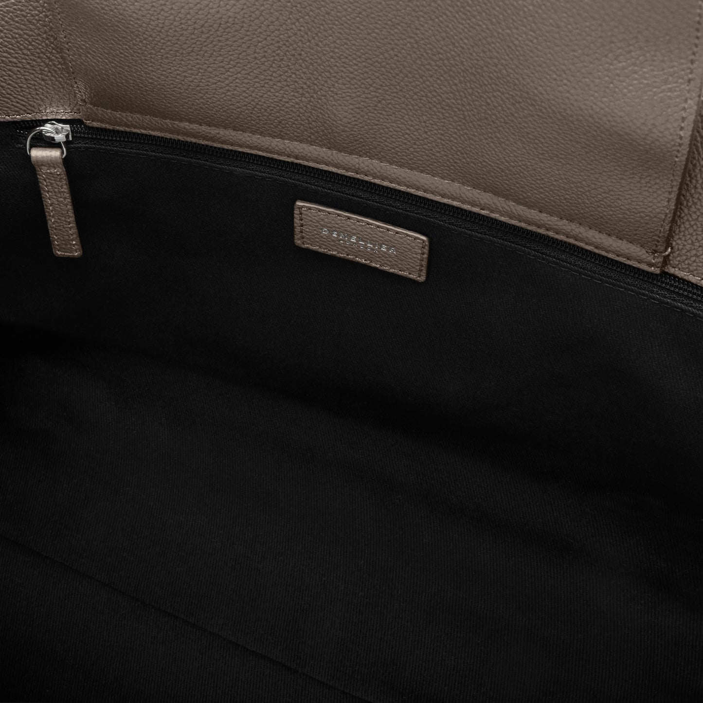 Exclusive The Midi Hudson — Midi — Size dark taupe small grain — Detail View