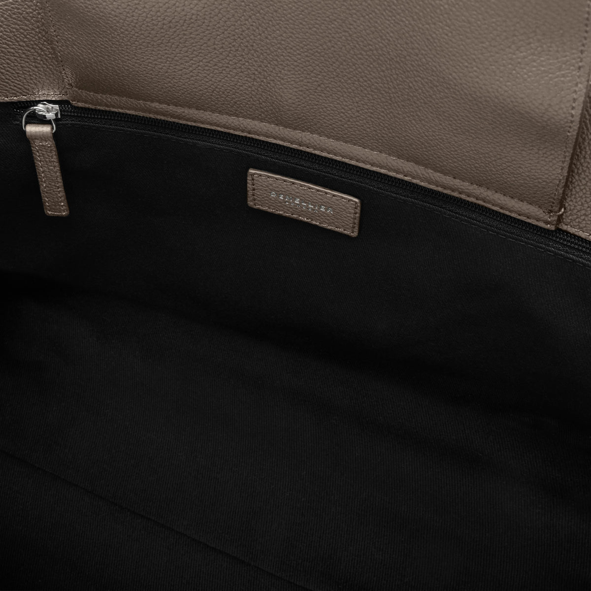 Exclusive The Midi Hudson — Midi — Size dark taupe small grain — Detail View