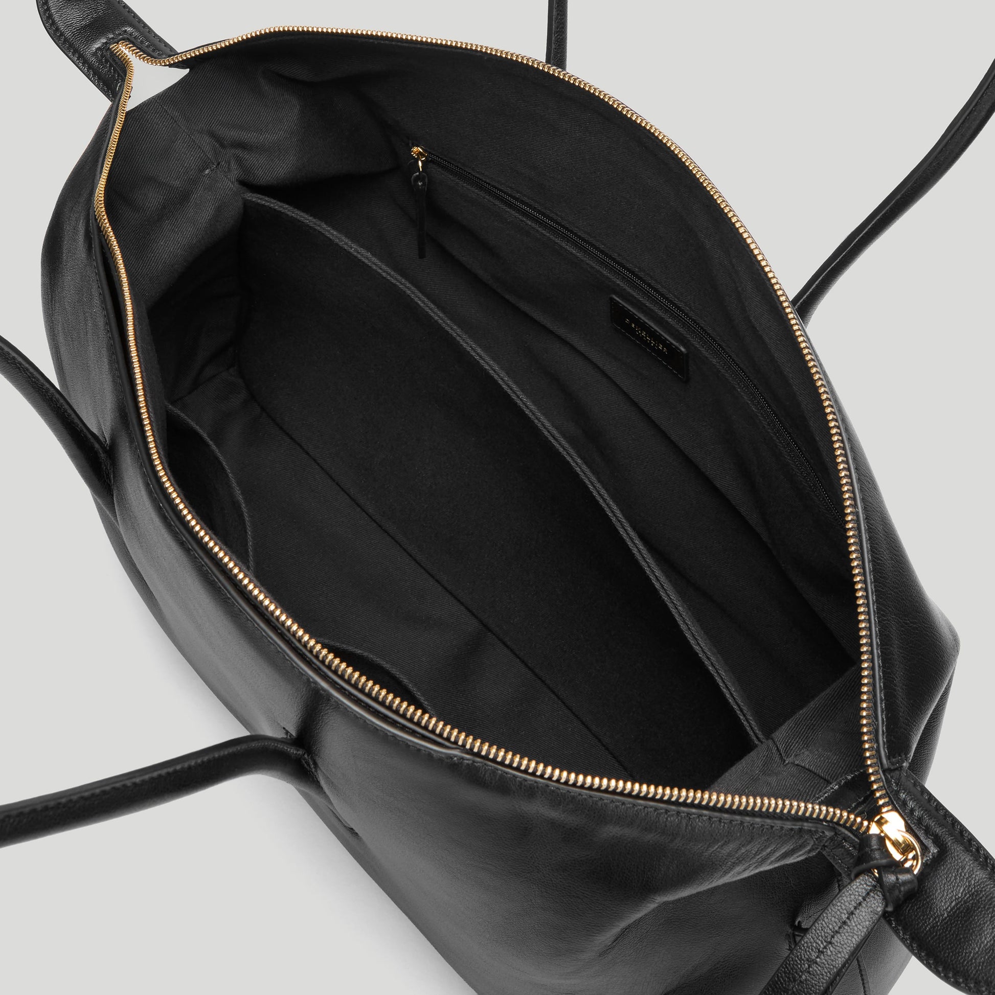 Exclusive The Stockholm — One Size — Size black fine grain — Top View