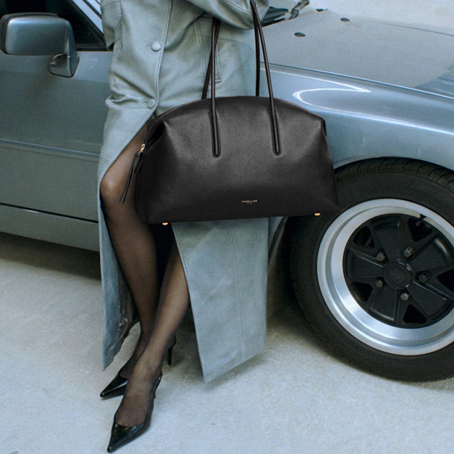 Exclusive The Stockholm — One Size — Size black fine grain — Side View