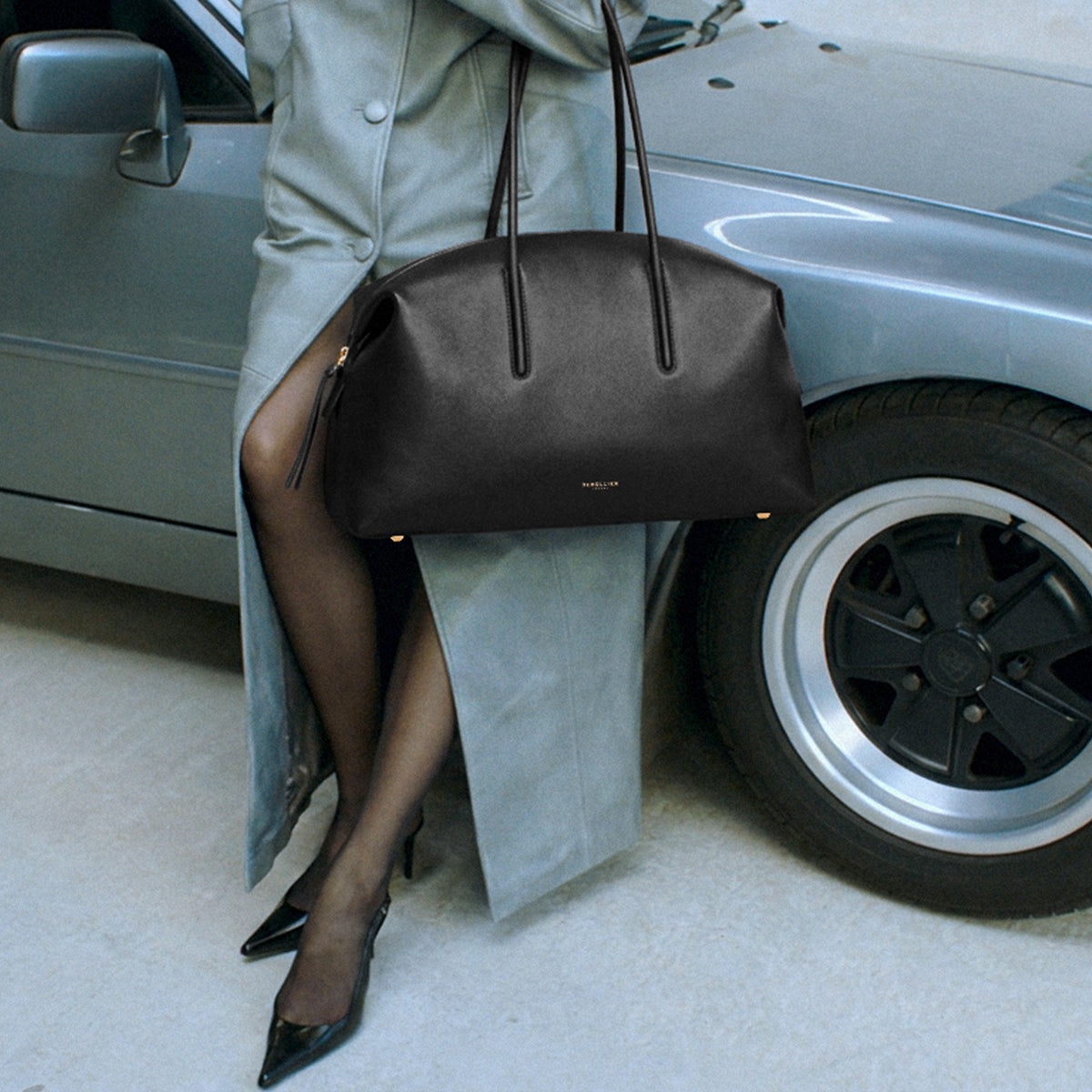 Exclusive The Stockholm — One Size — Size black fine grain — Side View