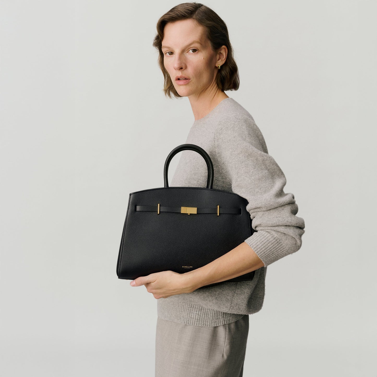 Exclusive The Midi Hudson — Midi — Size warm brown small grain — Lifestyle View