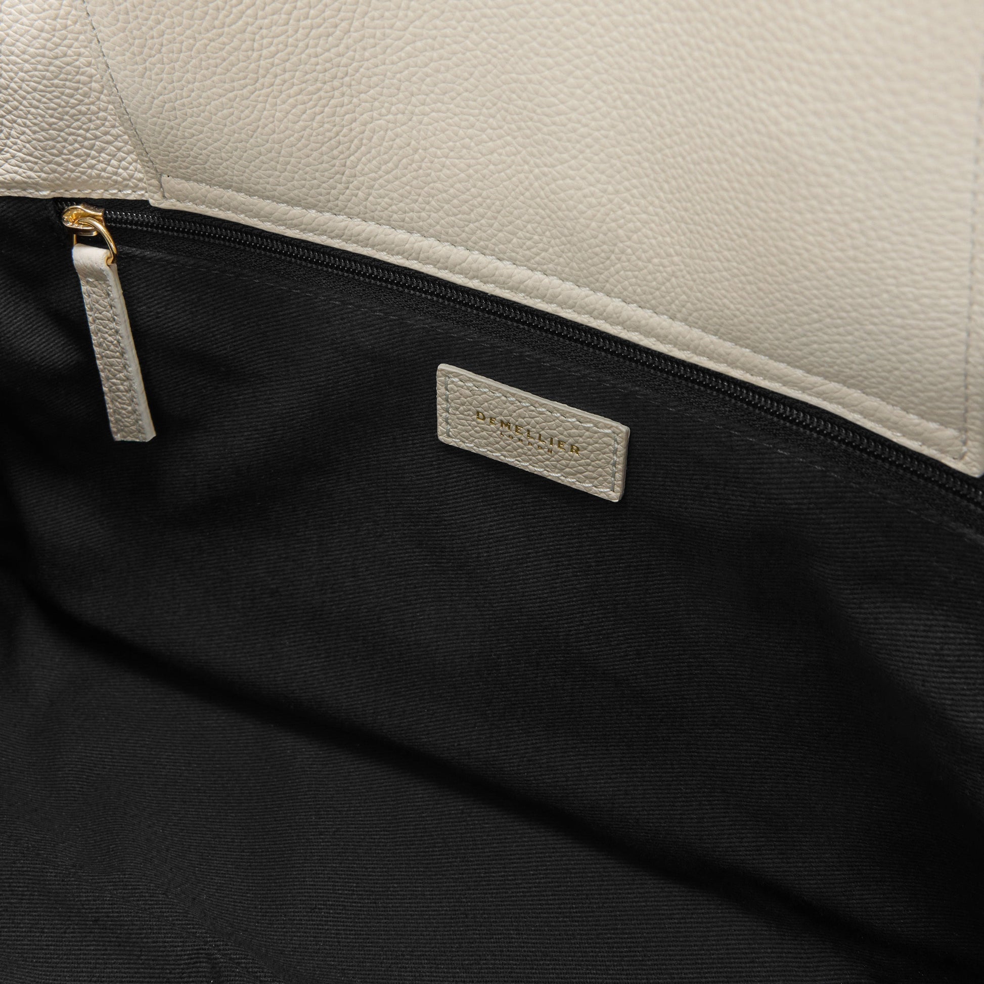Exclusive The Midi Hudson — Midi — Size chalk small grain — Detail View