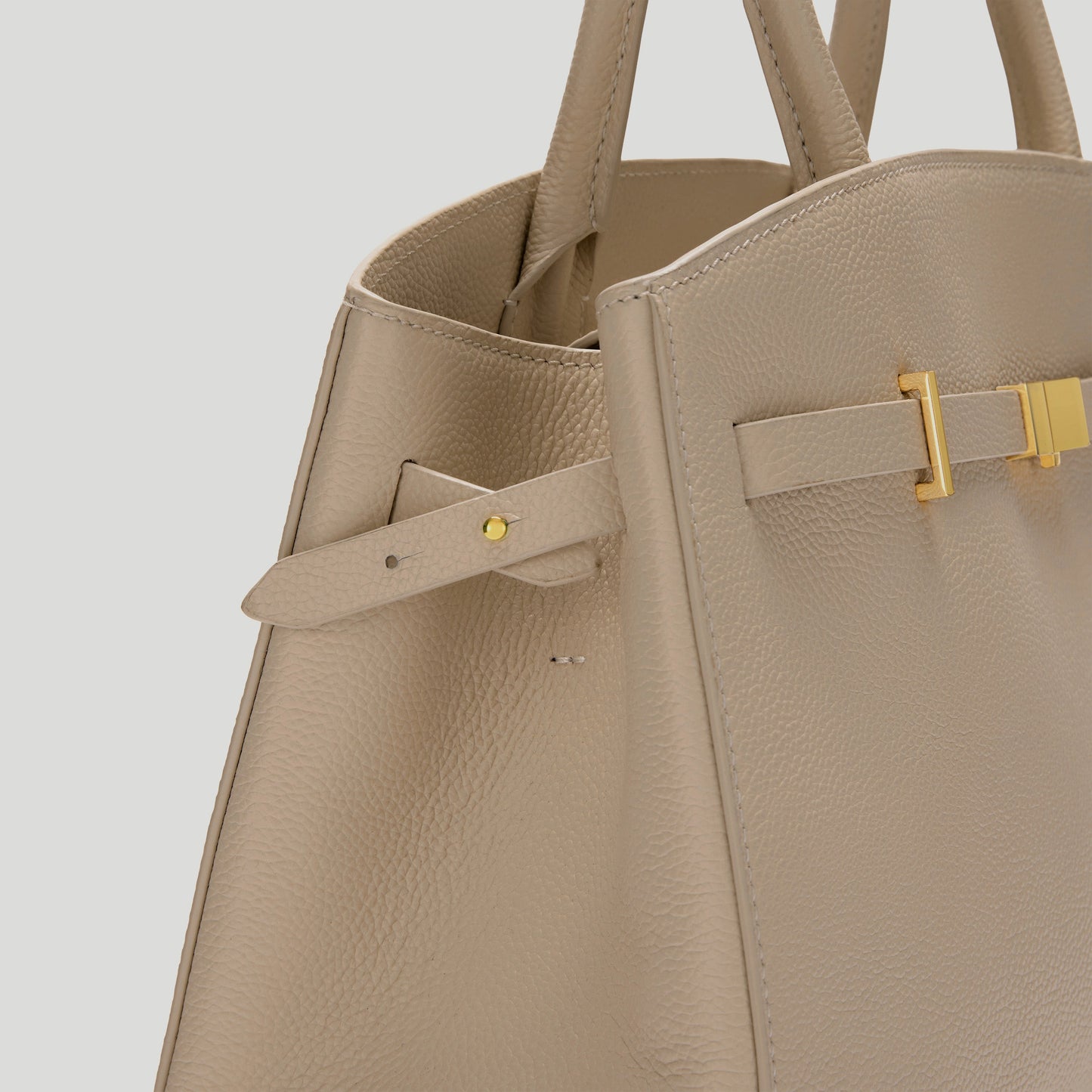 Exclusive The Midi Hudson — Midi — Size light taupe small grain — Back View