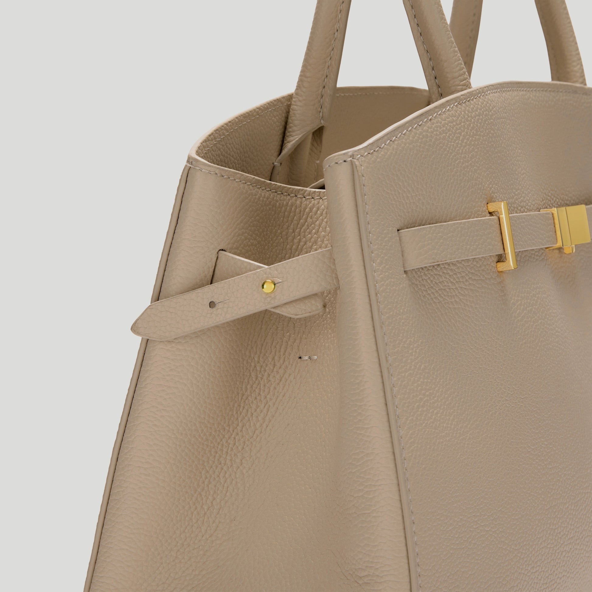Exclusive The Midi Hudson — Midi — Size light taupe small grain — Back View