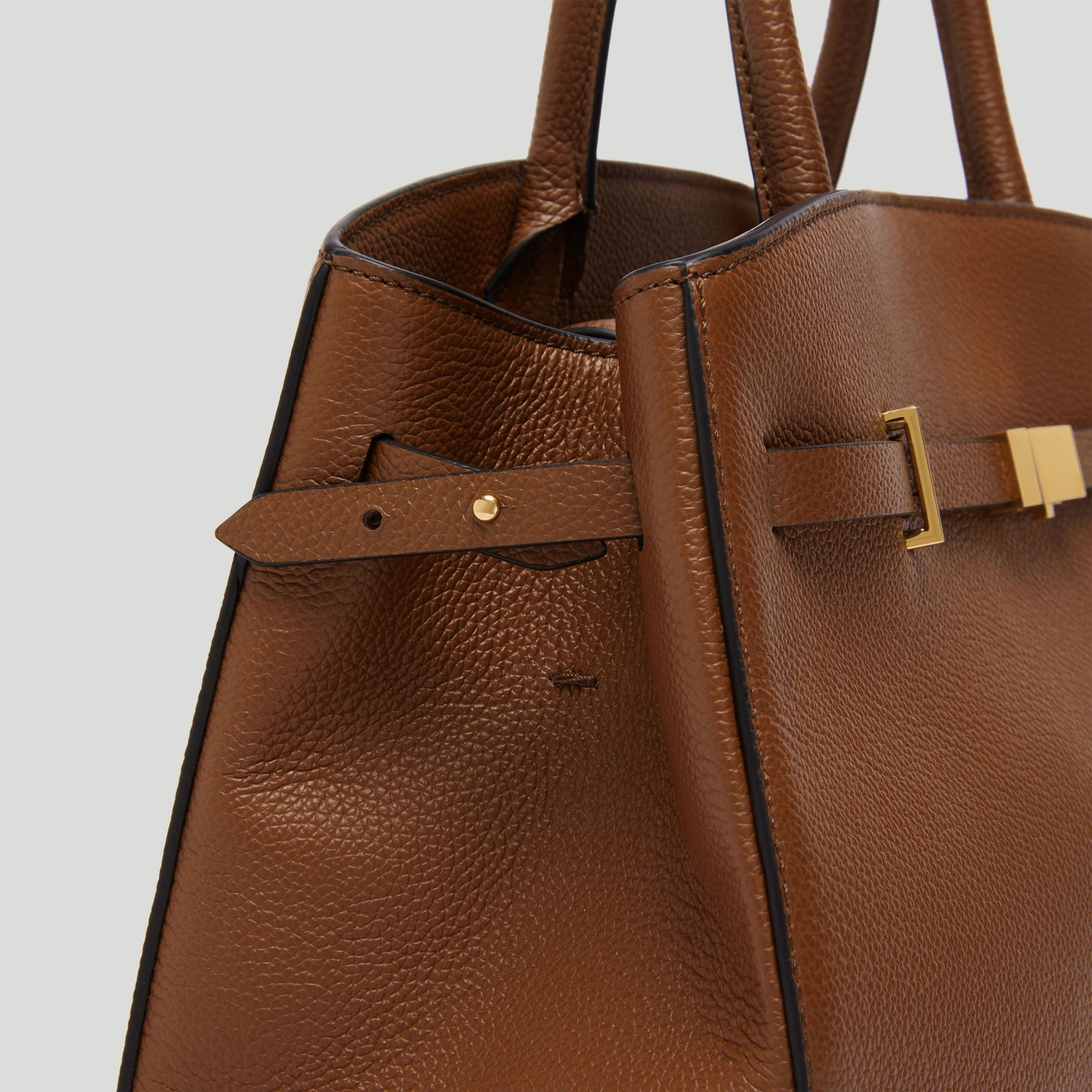 Exclusive The Midi Hudson — Midi — Size tan small grain — Back View
