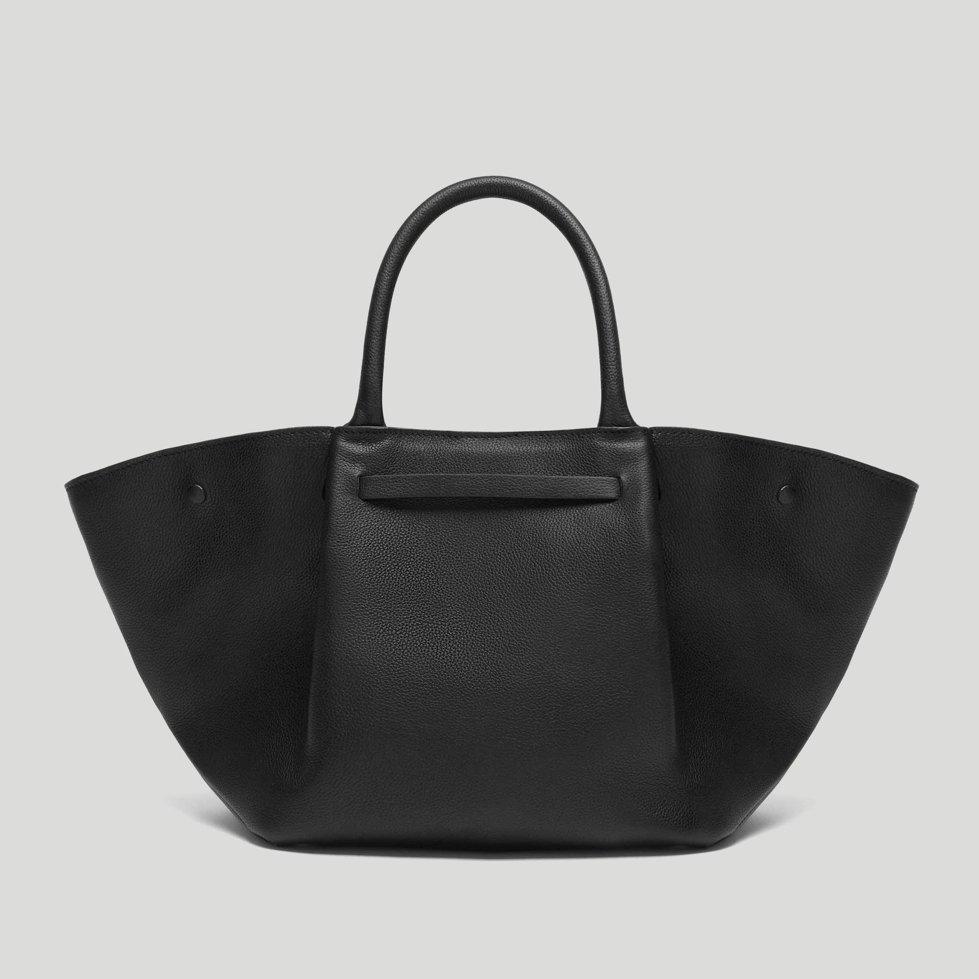 Exclusive The Midi New York — Midi — Size black small grain — Lifestyle View