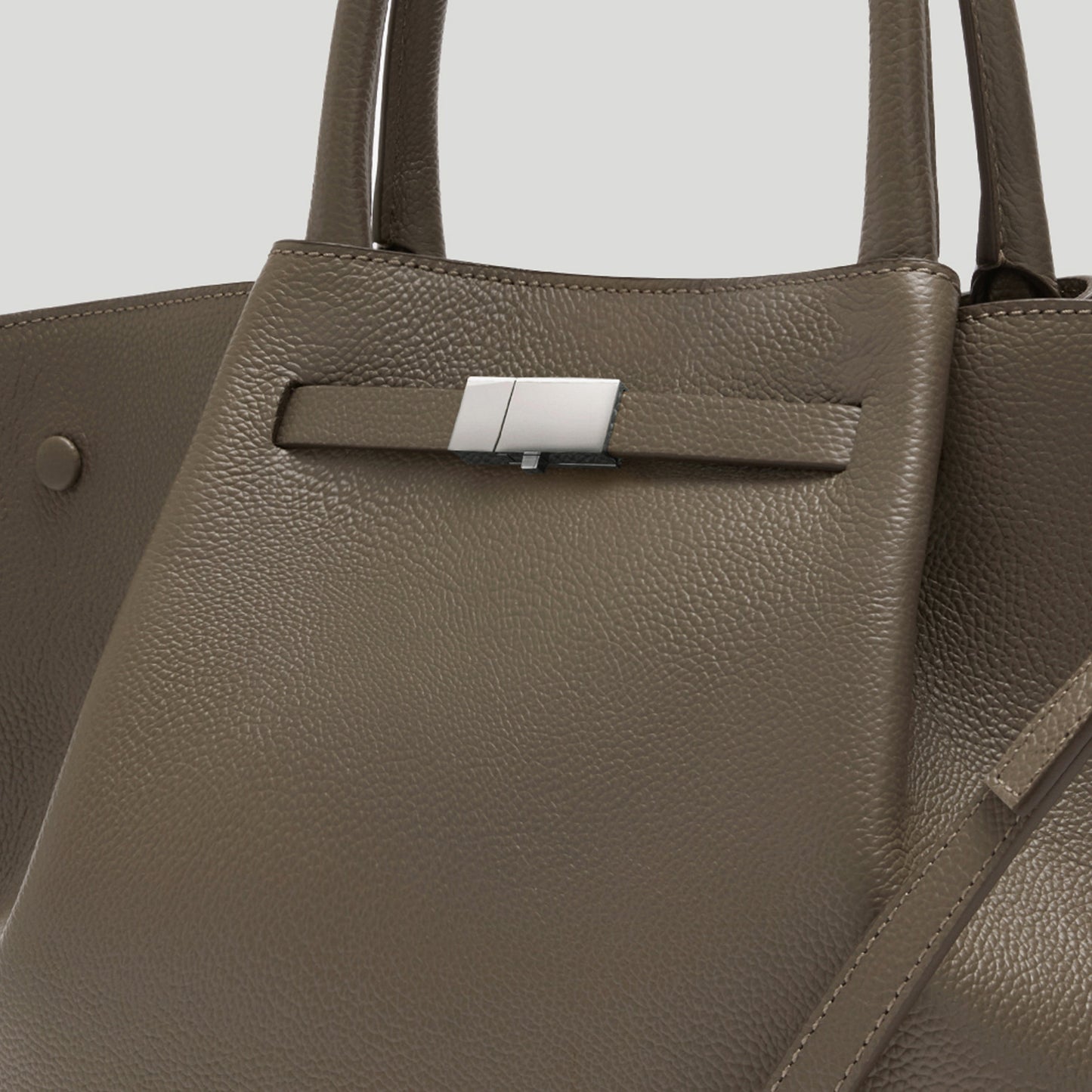 Exclusive The Midi New York — Midi — Size dark taupe small grain — Back View