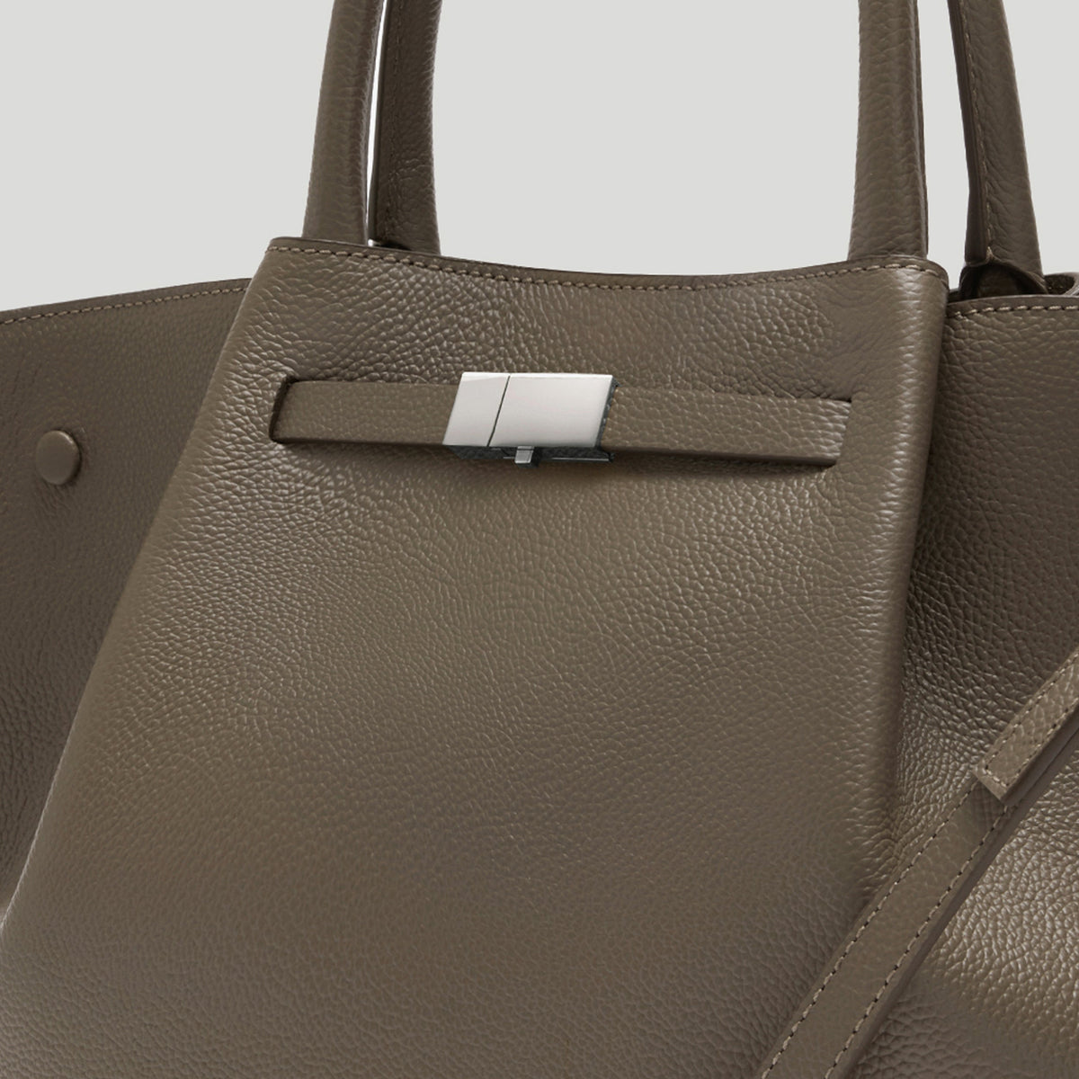 Exclusive The Midi New York — Midi — Size dark taupe small grain — Back View