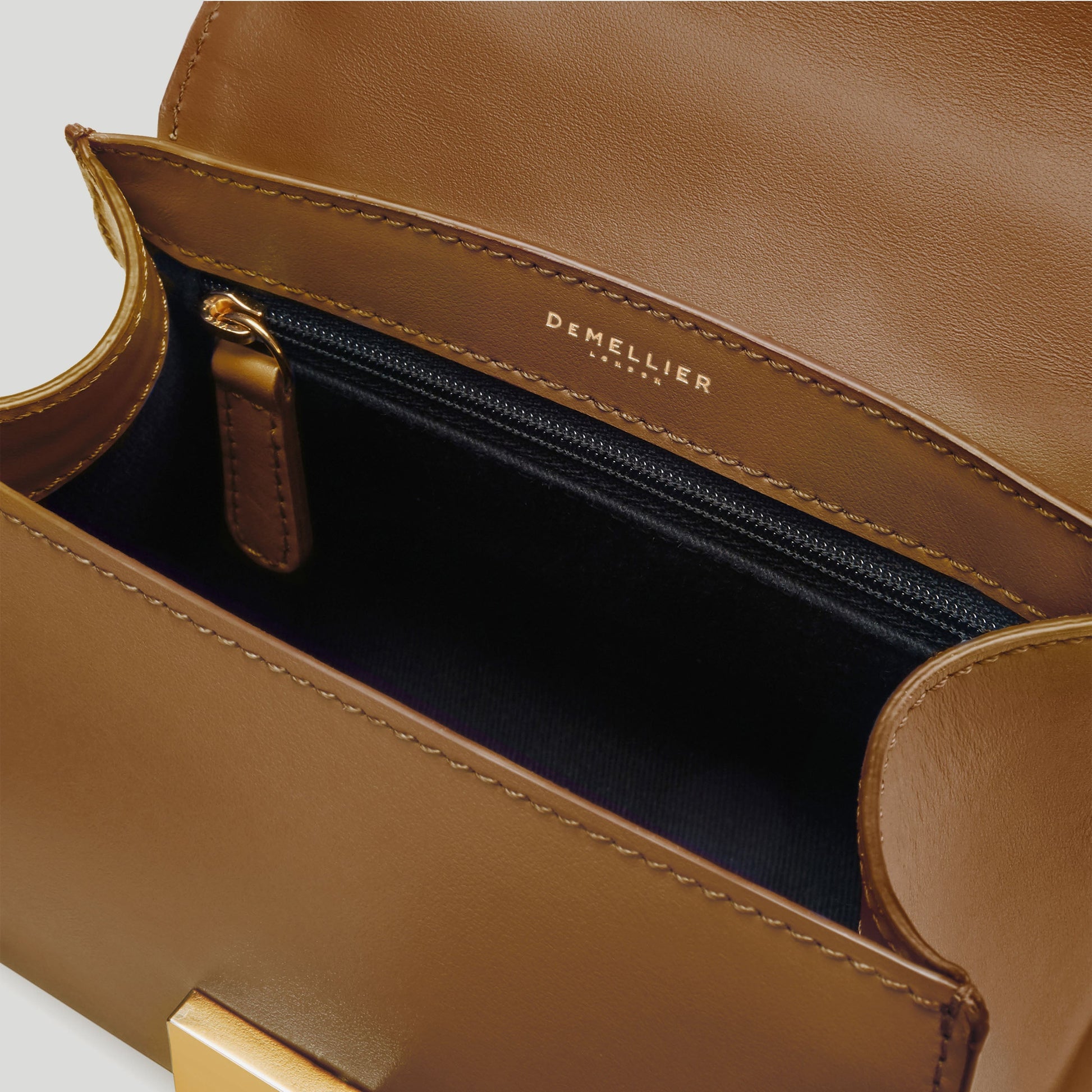Exclusive The Nano Montreal — Mini — Size deep toffee smooth — Detail View
