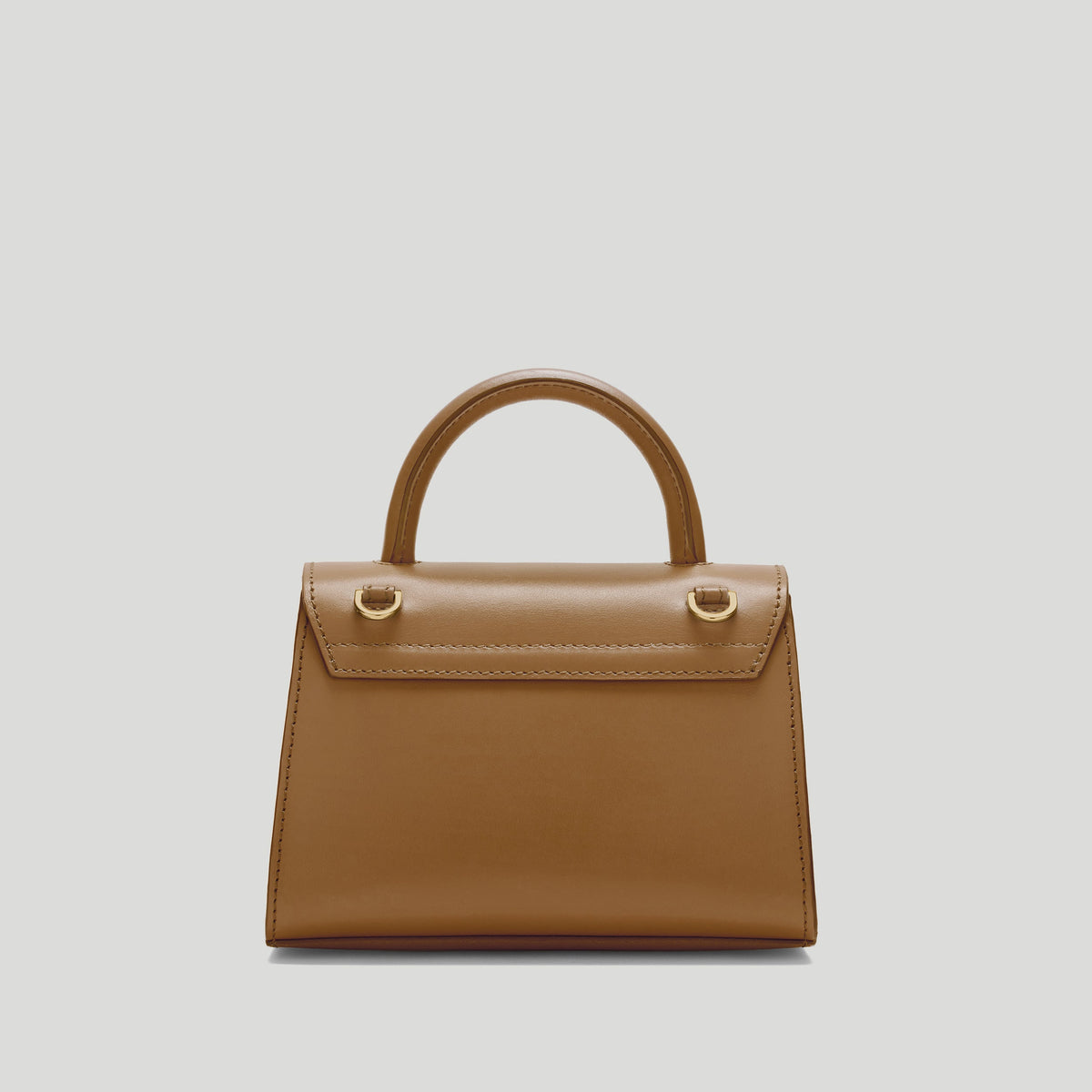Exclusive The Nano Montreal — Mini — Size deep toffee smooth — Lifestyle View