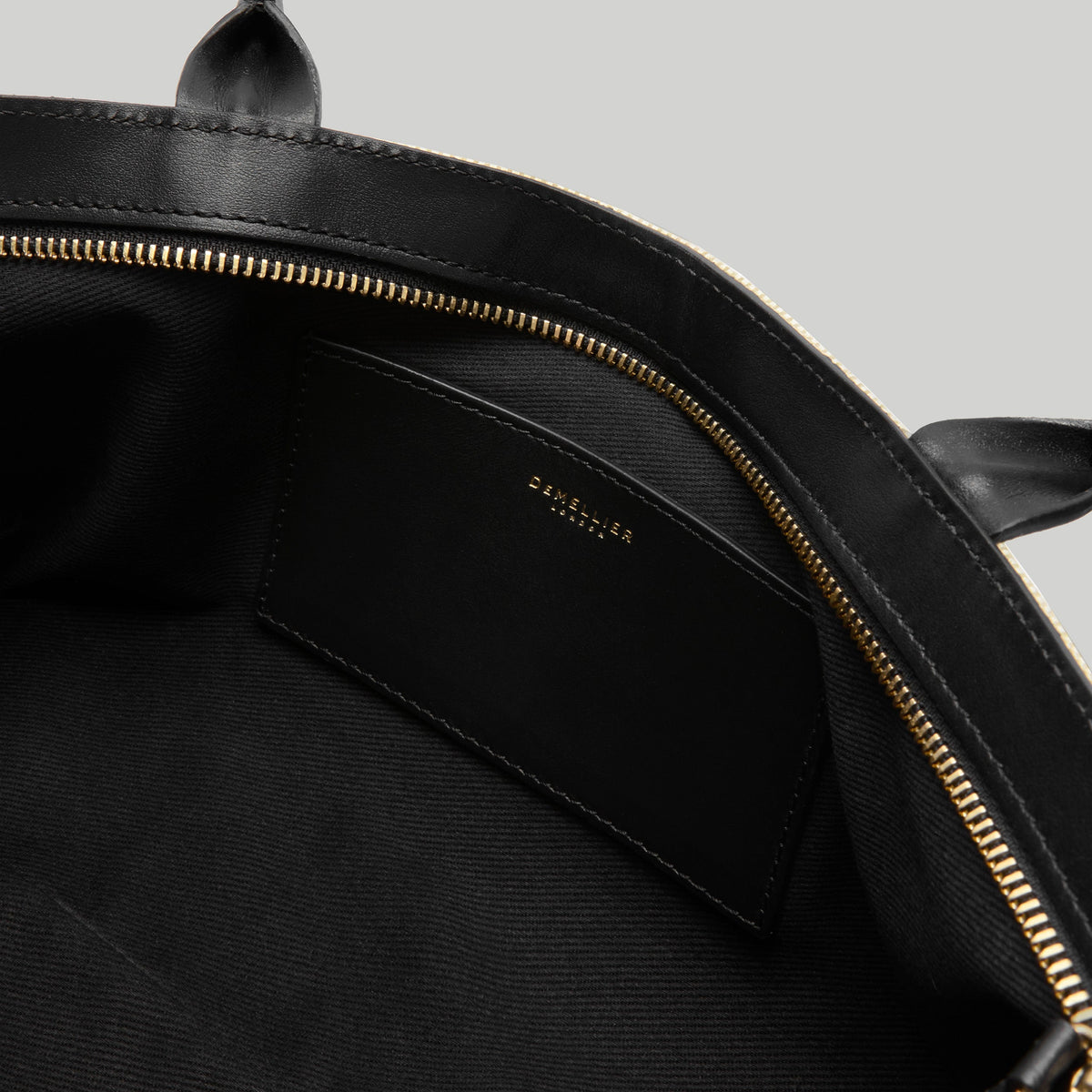 Exclusive The New York Shoulder — One Size — Size salt & pepper canvas black smooth — Top View