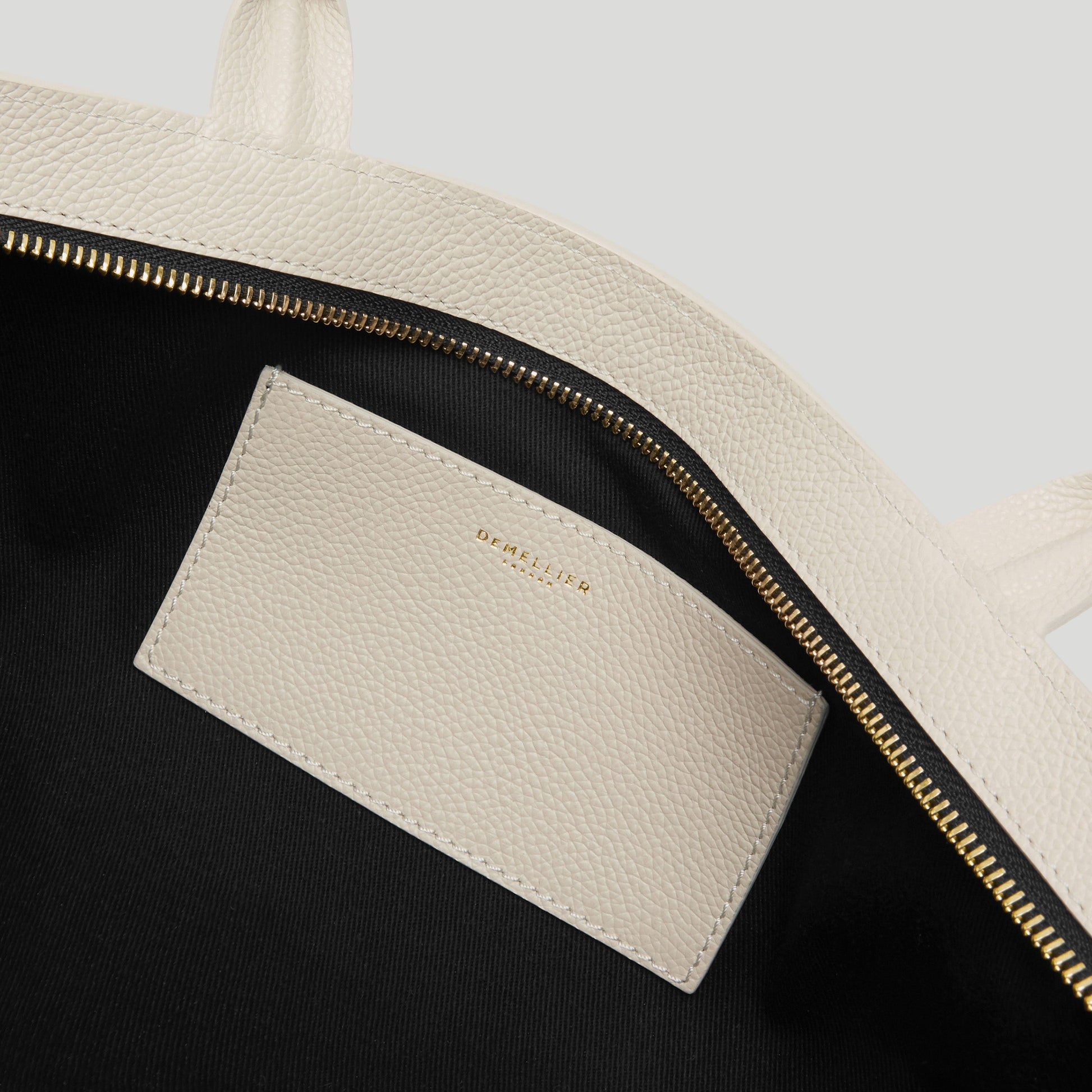 Exclusive The New York Shoulder — One Size — Size chalk small grain — Detail View