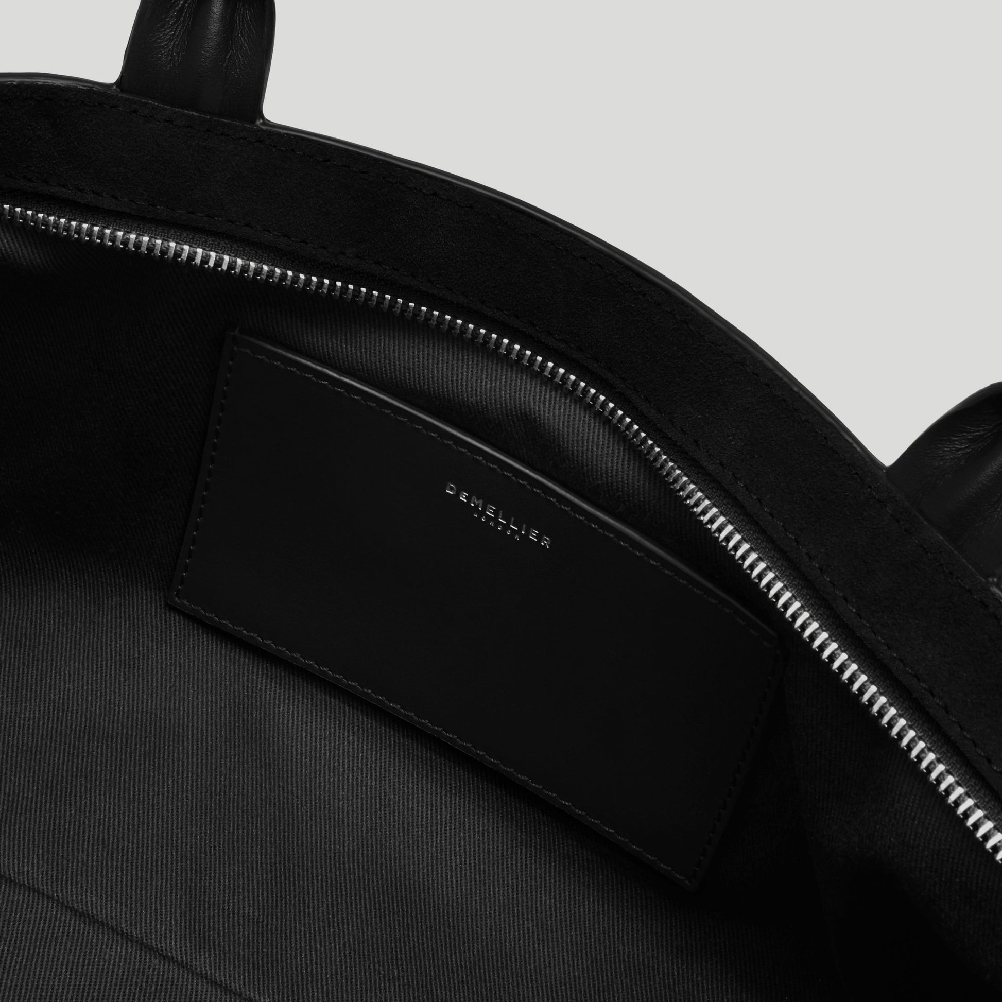 Exclusive The New York Shoulder — One Size — Size black suede — Detail View