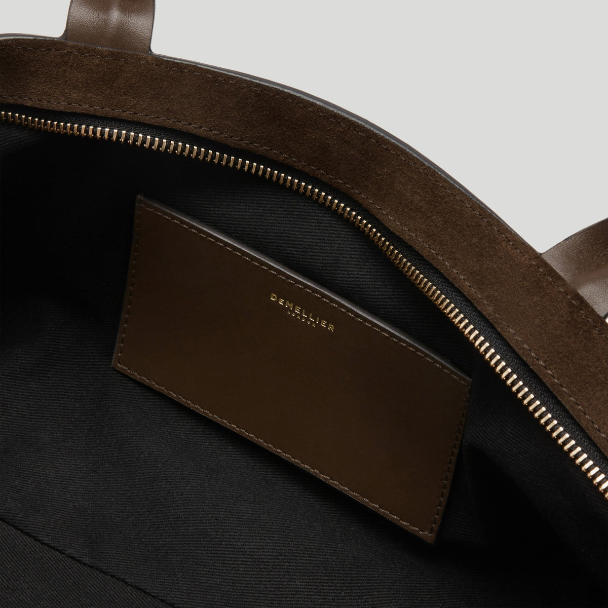 Exclusive The New York Shoulder — One Size — Size mocha suede & mocha smooth — Detail View