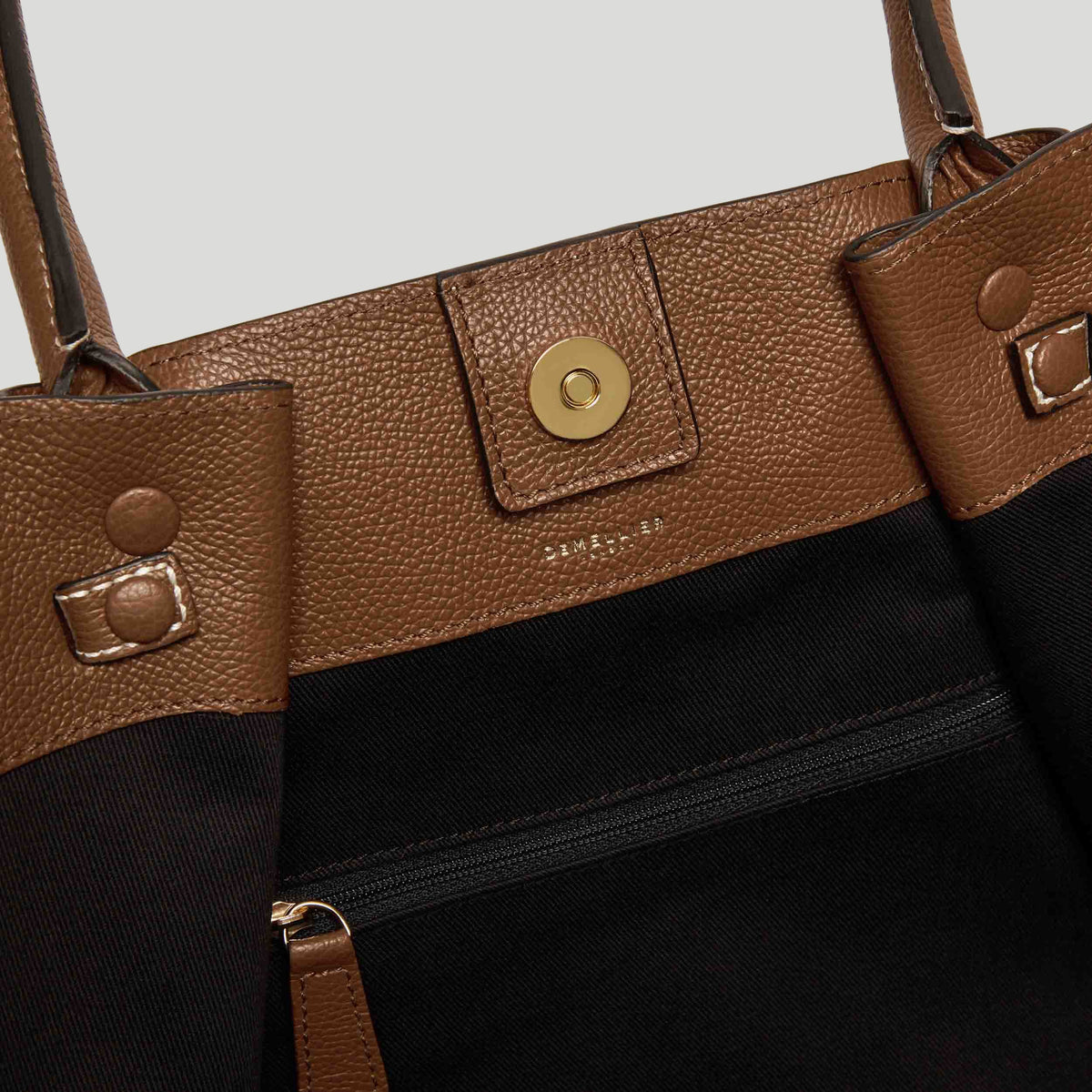 Exclusive The New York — One Size — Size tan small grain ecru stitching — Detail View