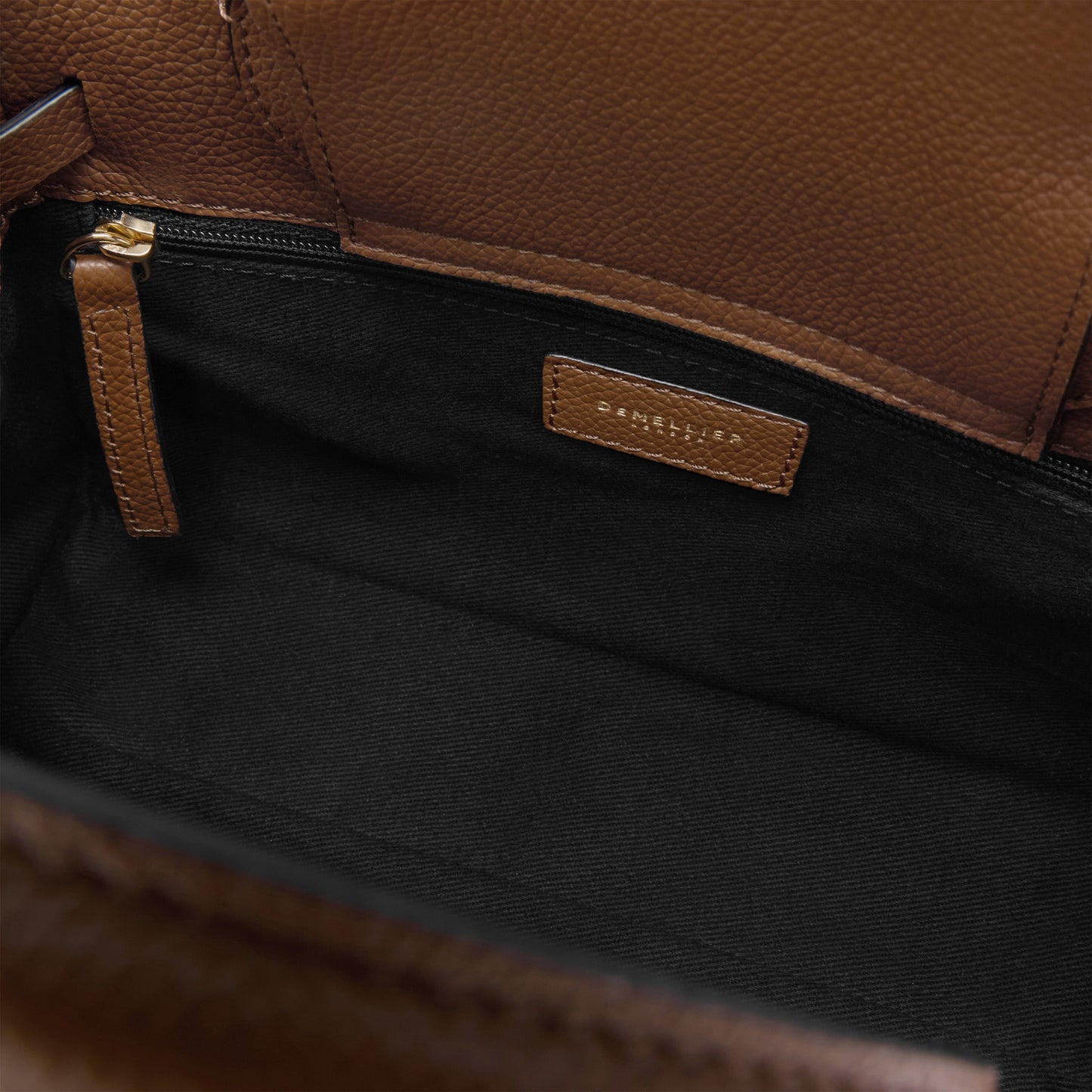 Exclusive The Small Hudson — Small — Size tan small grain — Detail View