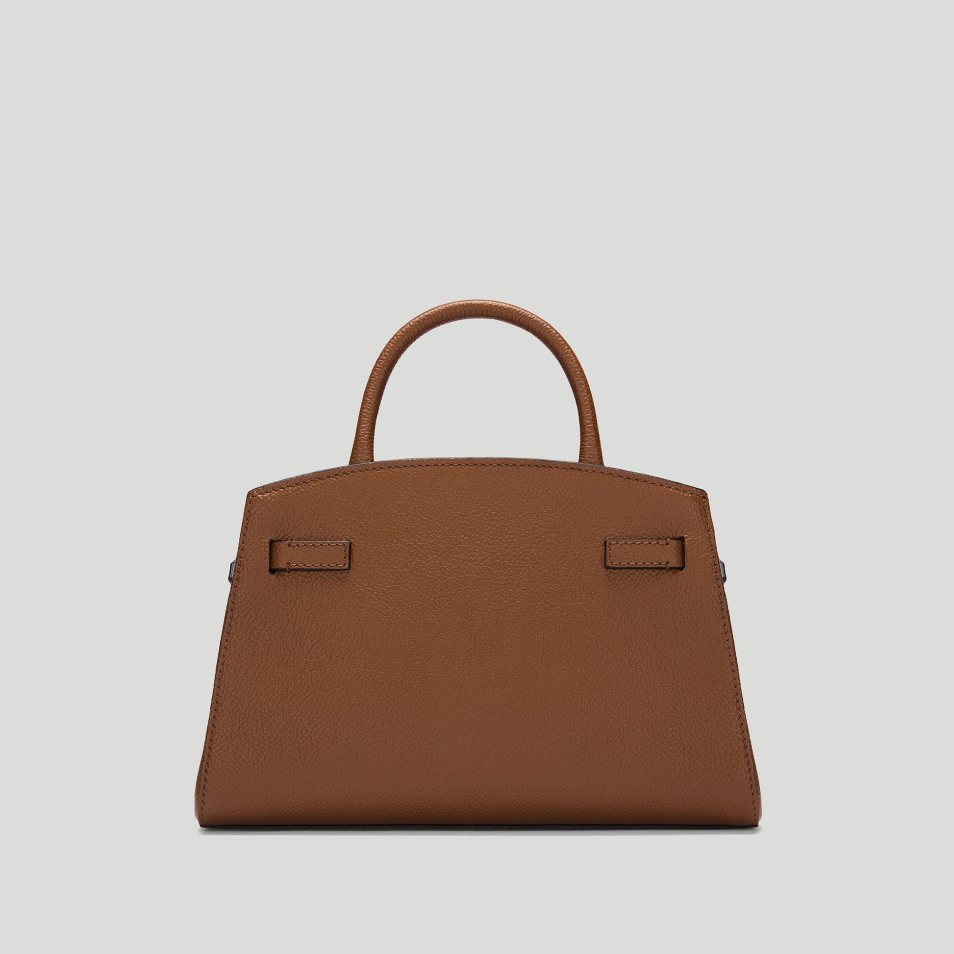 Exclusive The Small Hudson — Small — Size tan small grain — Lifestyle View