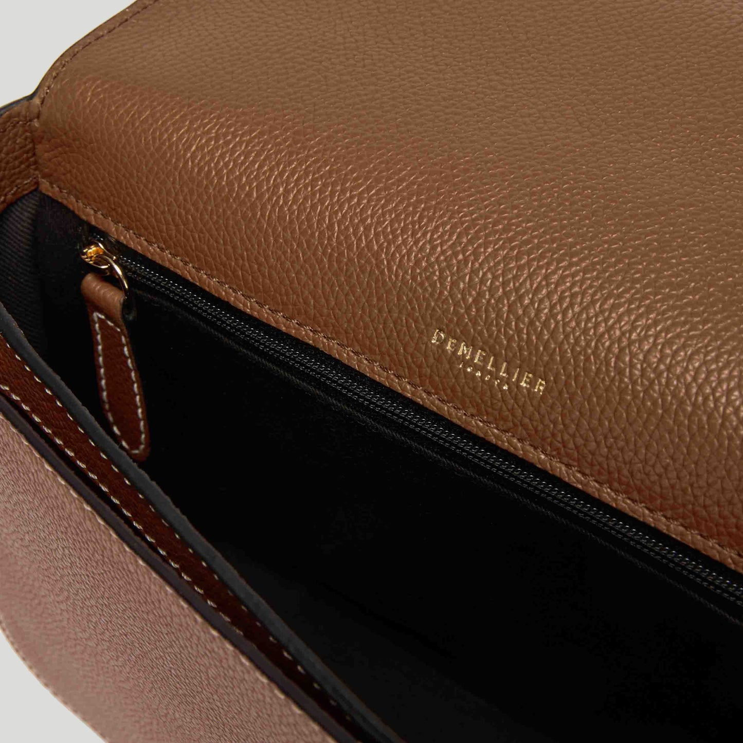 Exclusive The Vancouver — One Size — Size tan small grain ecru stitching — Detail View