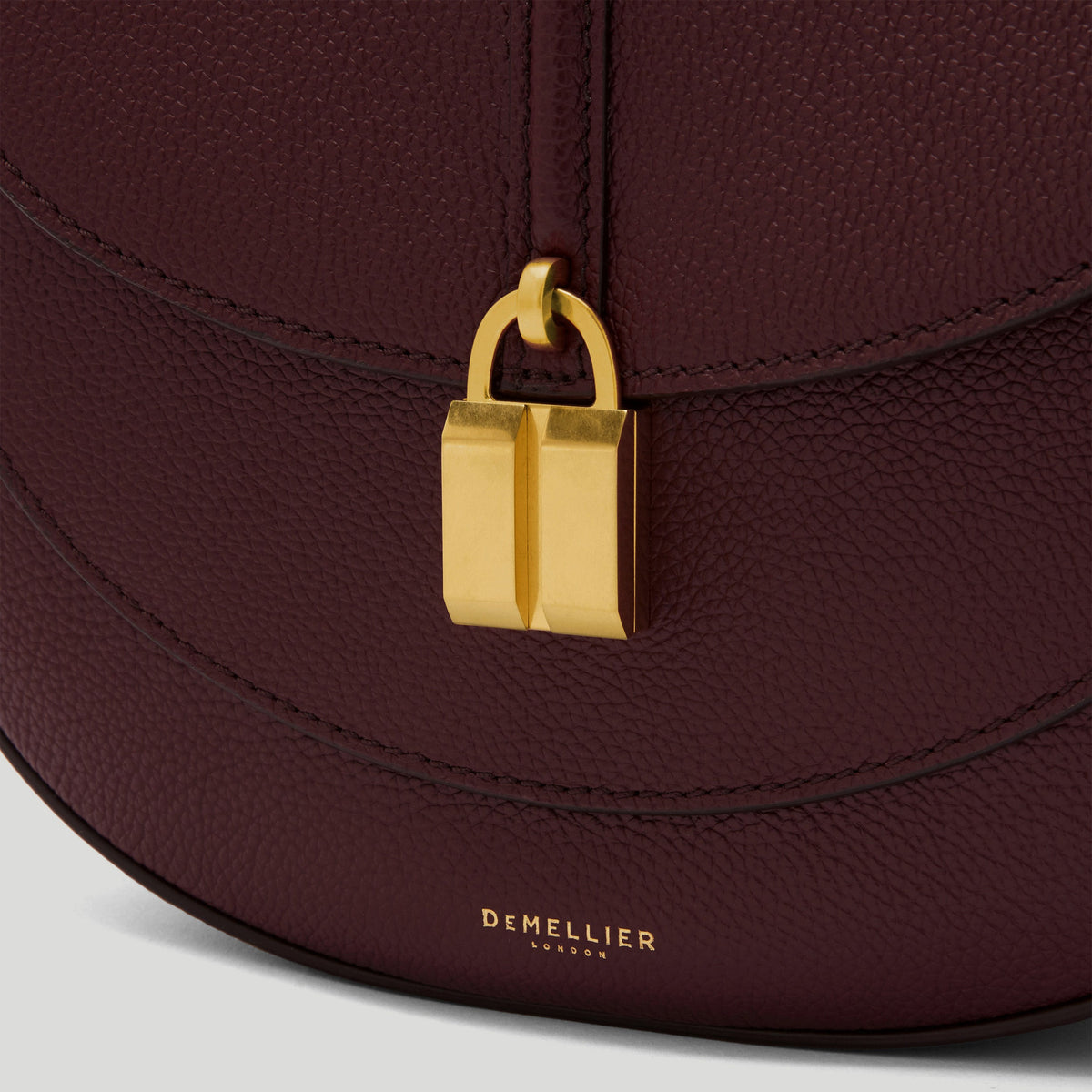 Exclusive The Siena Saddle — One Size — Size burgundy small grain — Back View