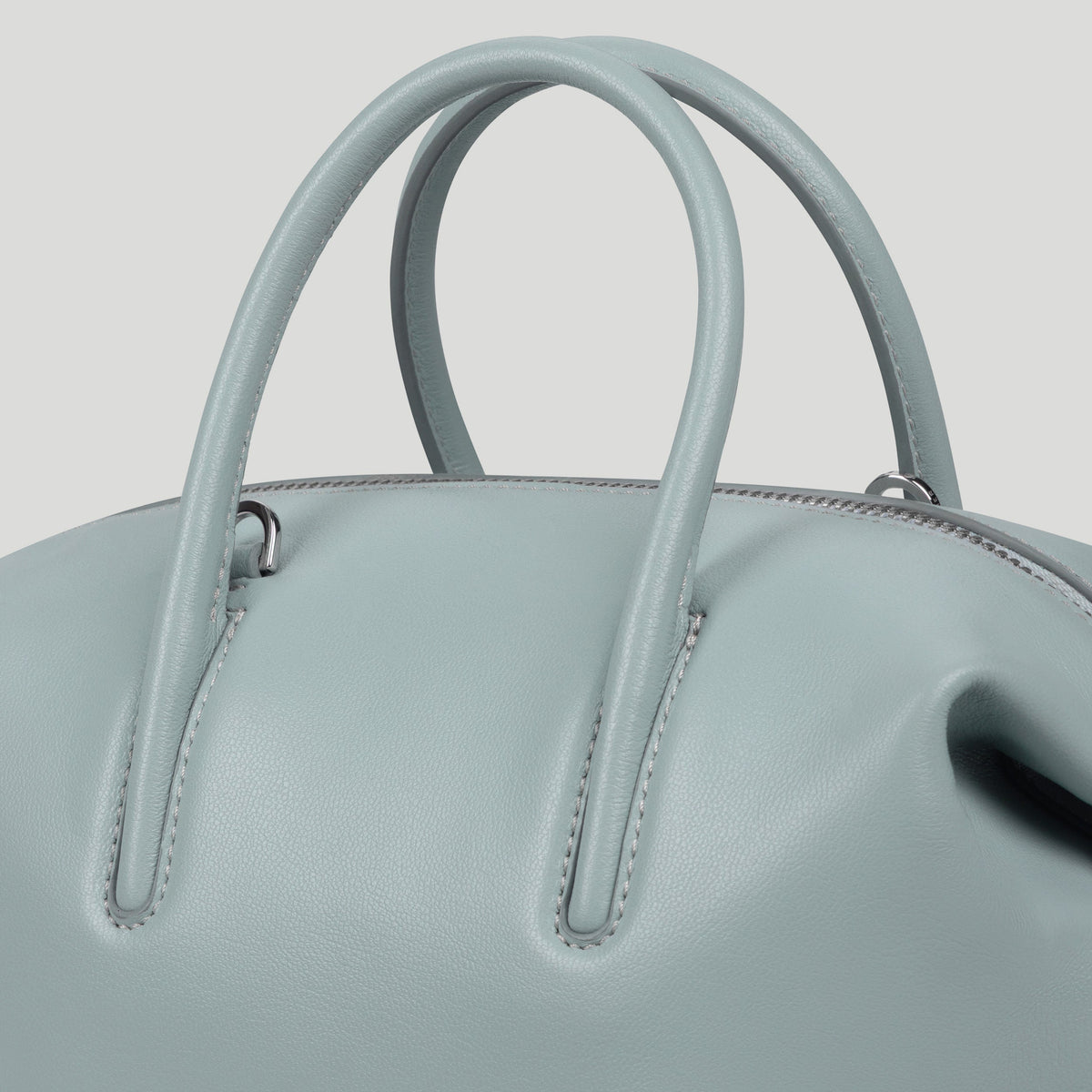Exclusive The Small Stockholm — Small — Size pacific blue fine grain — Detail View
