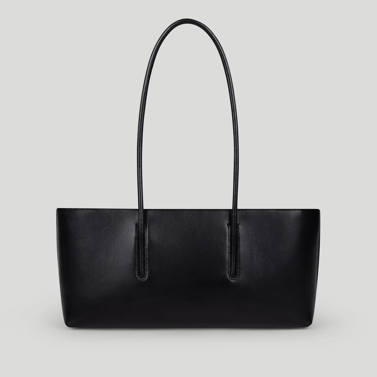 Exclusive The Stockholm Shoulder — One Size — Size black fine grain — Lifestyle View