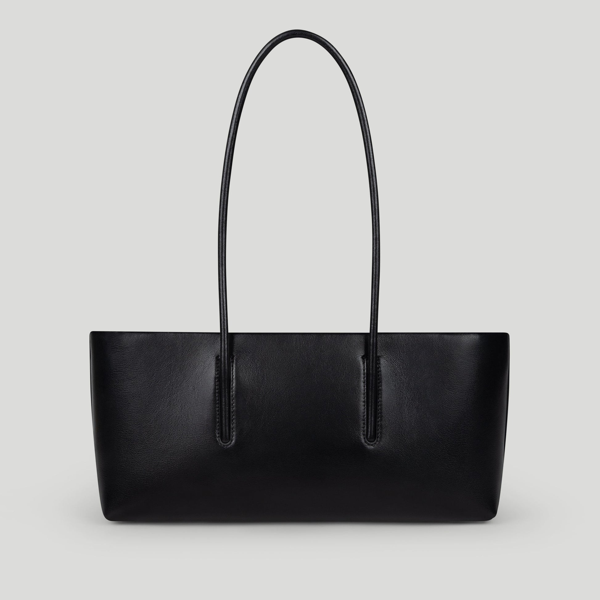 Exclusive The Stockholm Shoulder — One Size — Size black fine grain — Lifestyle View