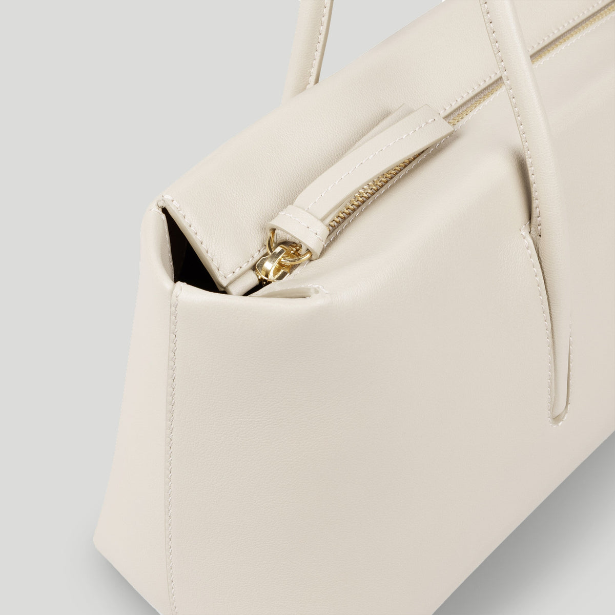 Exclusive The Stockholm Shoulder — One Size — Size chalk fine grain — Detail View