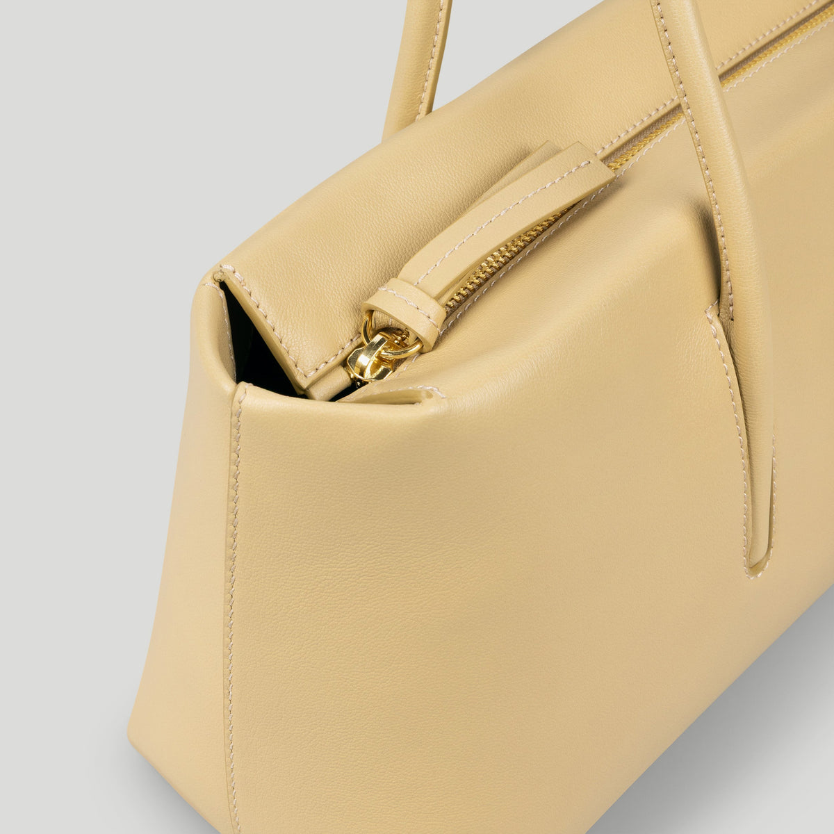 Exclusive The Stockholm Shoulder — One Size — Size dune fine grain — Detail View