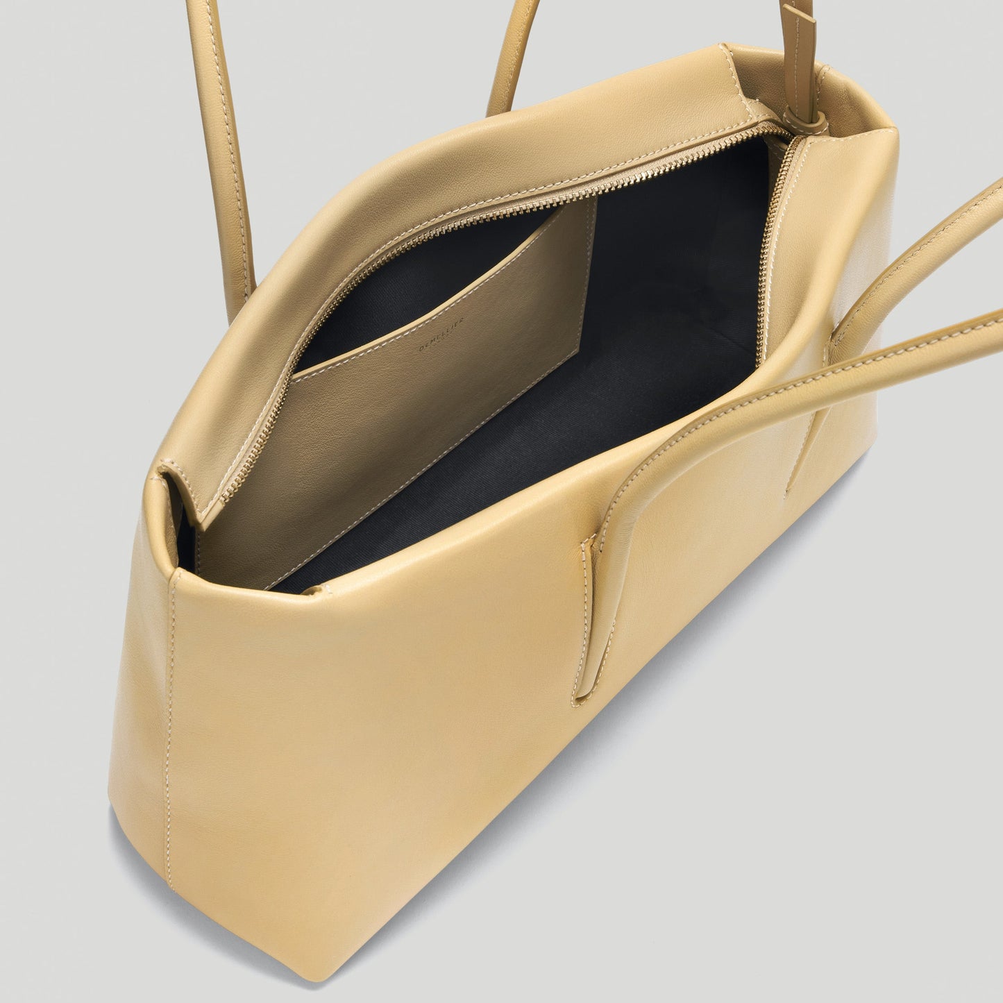 Exclusive The Stockholm Shoulder — One Size — Size dune fine grain — Top View