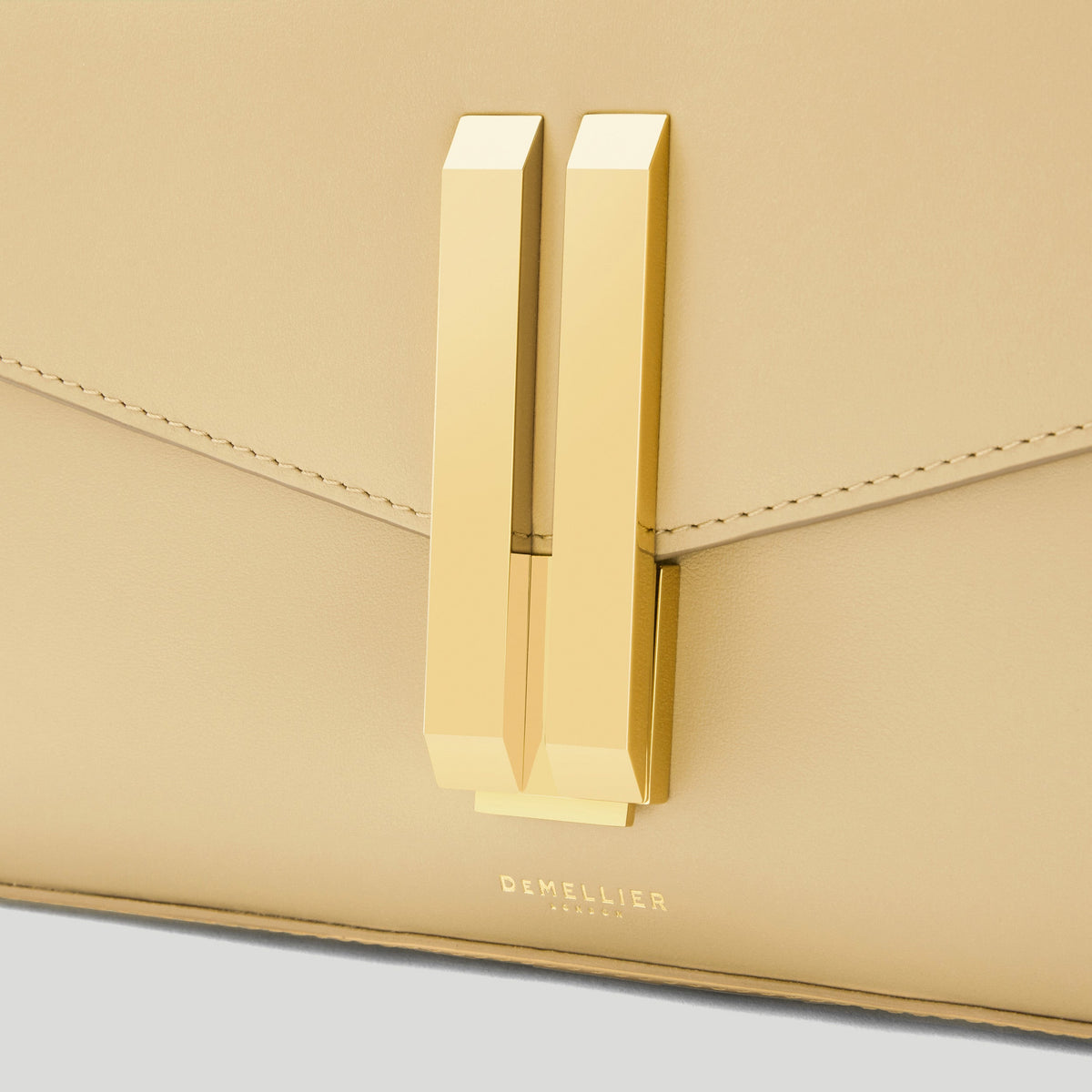 Exclusive The Vancouver Clutch — One Size — Size dune smooth — Side View
