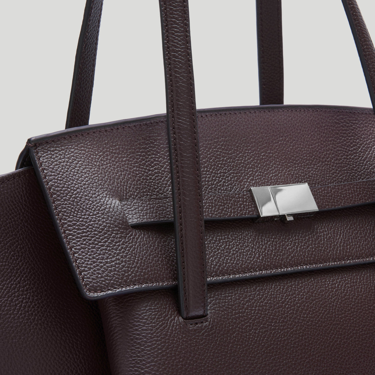 Exclusive The Brooklyn — One Size — Size bordeaux small grain — Back View