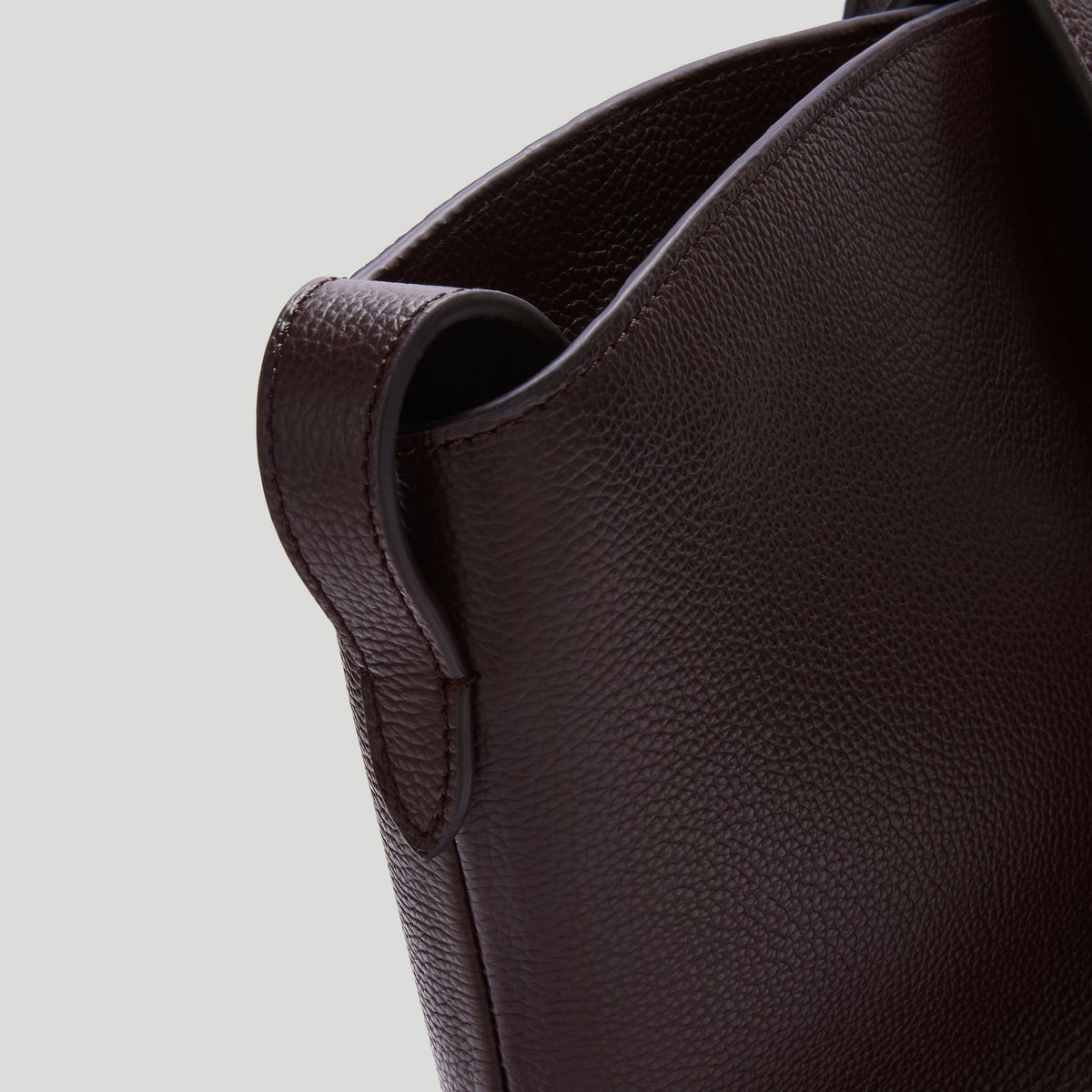 Exclusive The Brooklyn — One Size — Size bordeaux small grain — Detail View