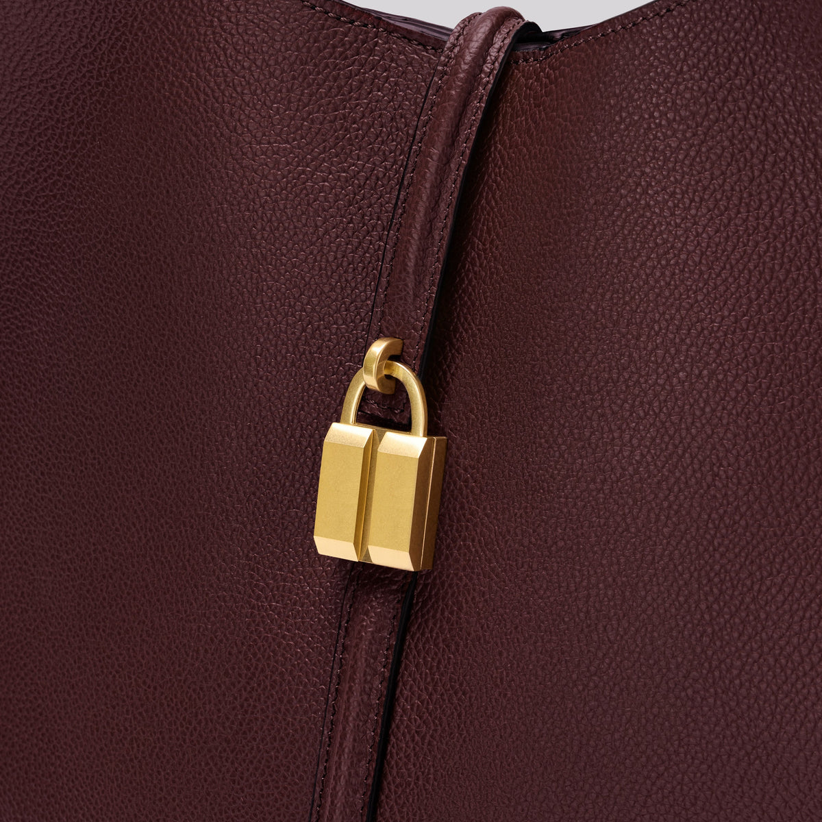 Exclusive The Large Siena Bucket — Large — Size burgundy small grain — Side View
