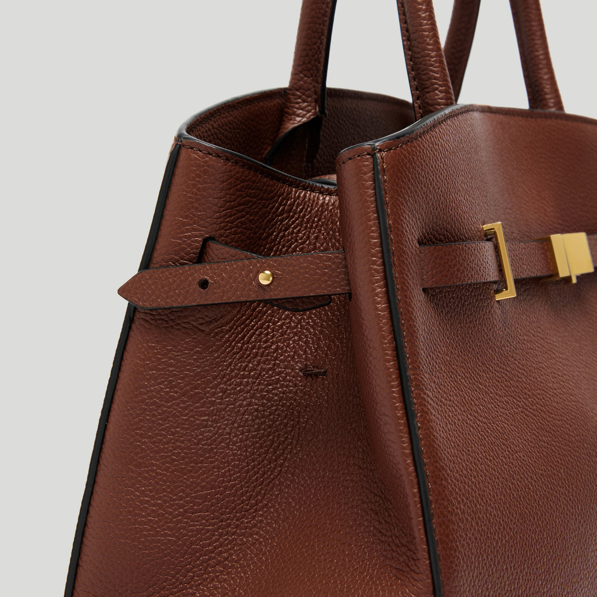 Exclusive The Midi Hudson — Midi — Size warm brown small grain — Side View