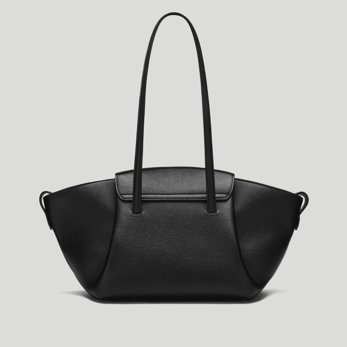 Exclusive The Midi Brooklyn — Midi — Size black small grain — Lifestyle View