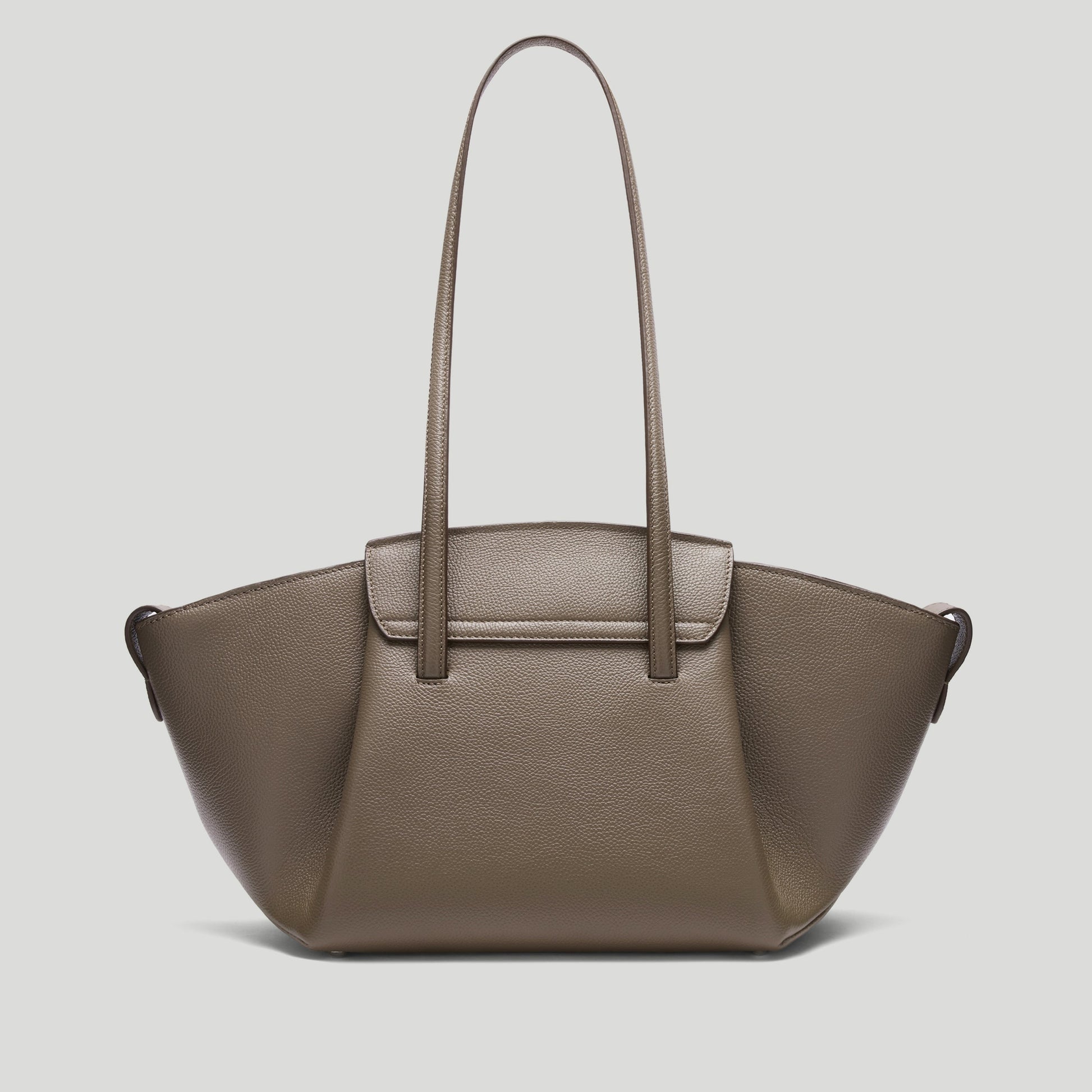 Exclusive The Midi Brooklyn — Midi — Size dark taupe small grain — Lifestyle View
