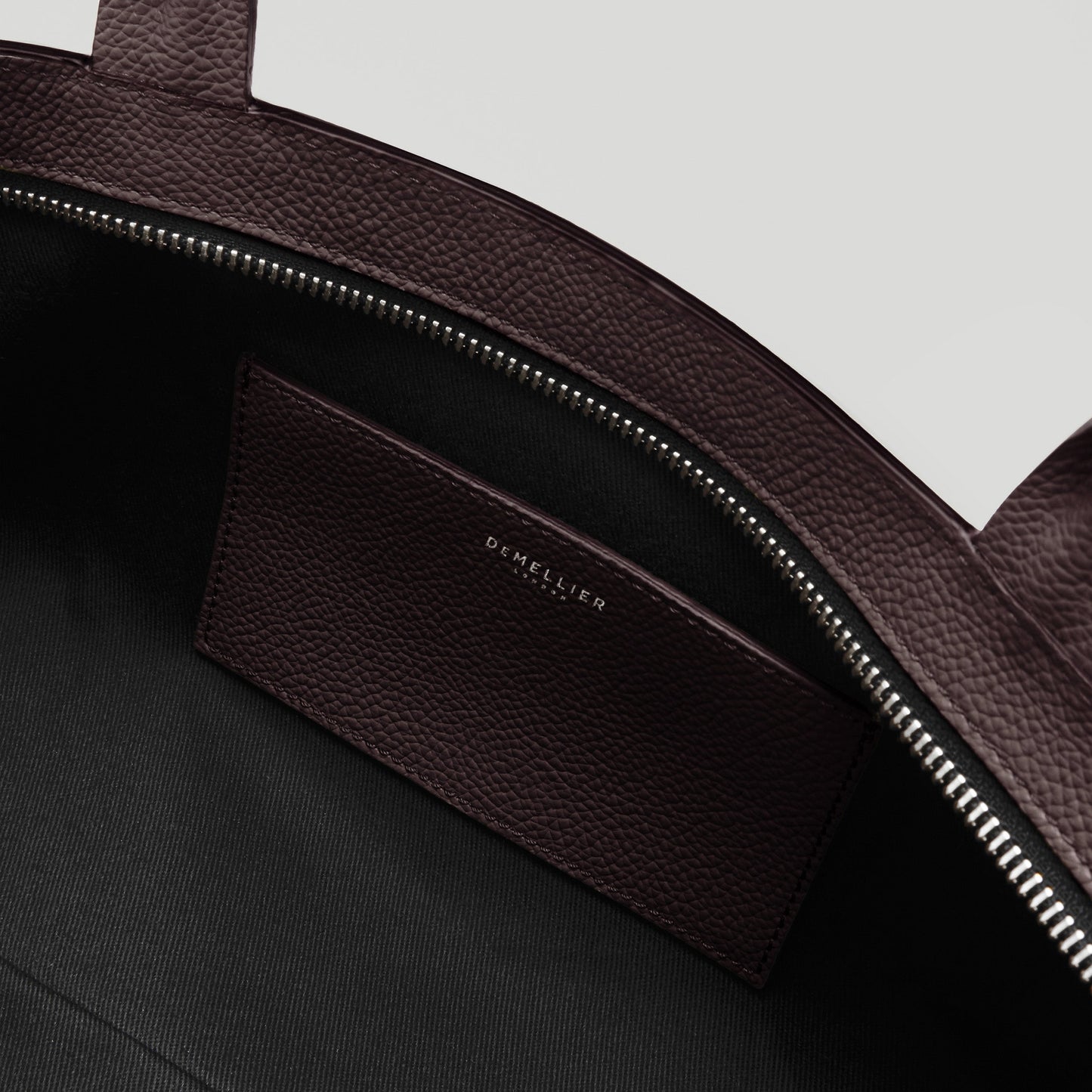 Exclusive The New York Shoulder — One Size — Size bordeaux small grain — Top View