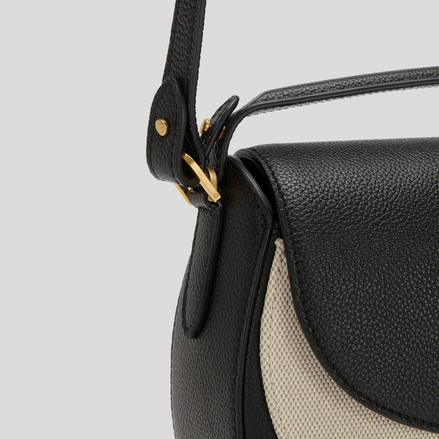 Exclusive The Siena Saddle — One Size — Size salt & pepper canvas black small grain — Detail View