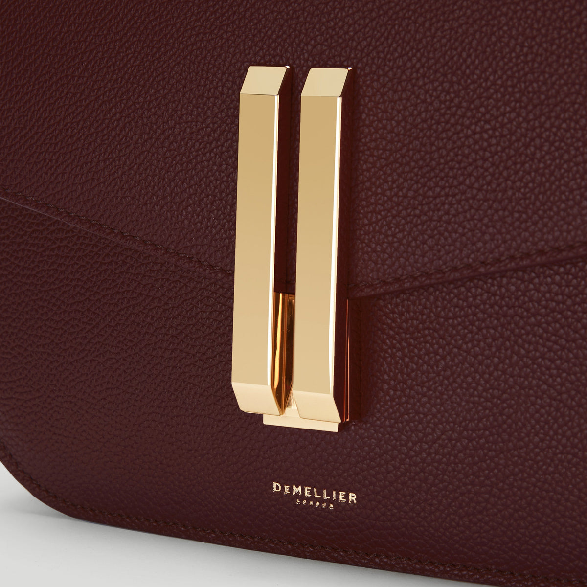 Exclusive The Vancouver — One Size — Size burgundy small grain — Back View