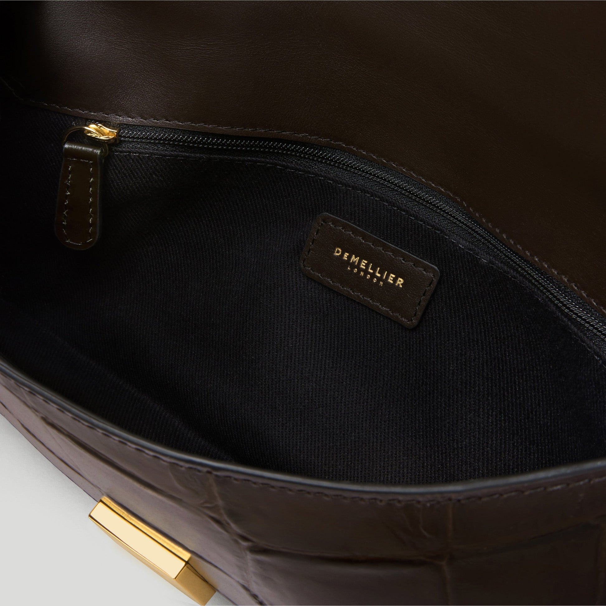 Exclusive The Vancouver Clutch — One Size — Size dark chocolate large croc-effect — Detail View